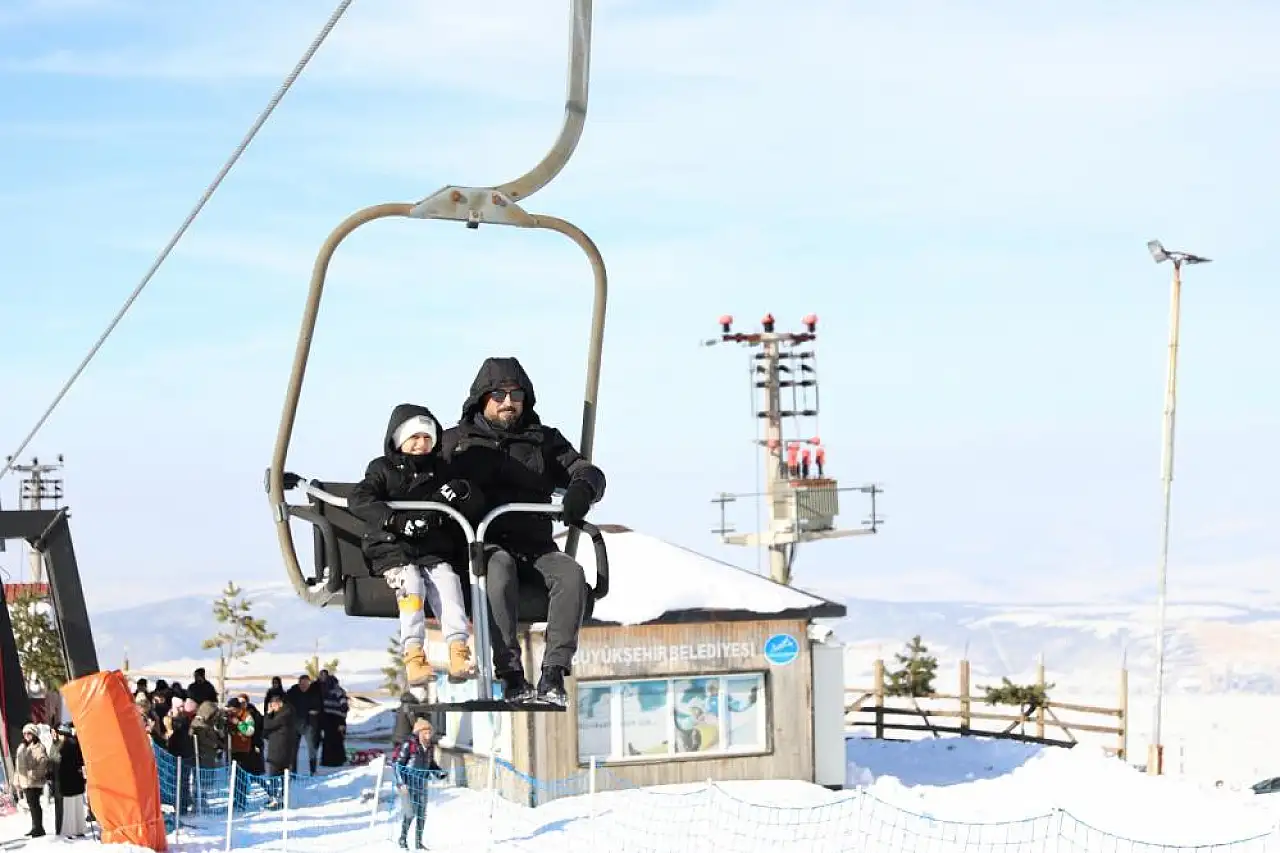 Akdağ'da Kış Coşkusu Başladı