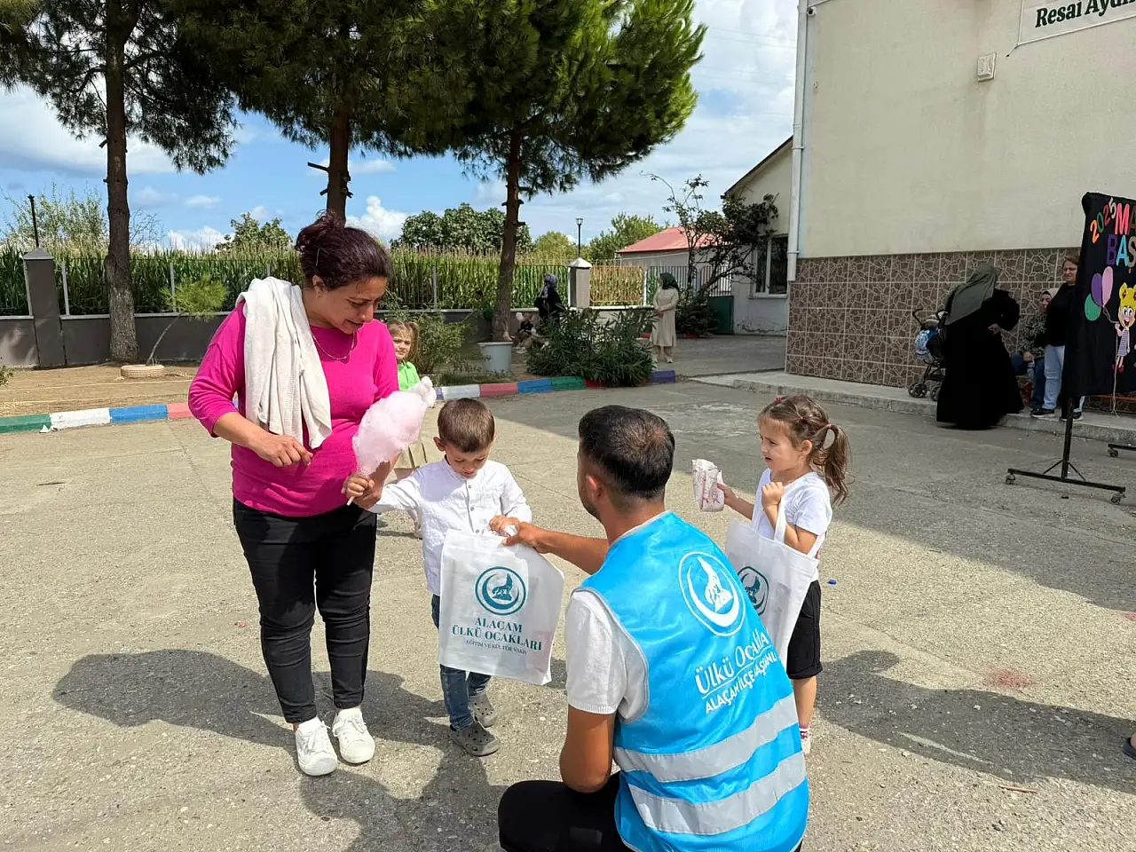 Ülkü Ocakları'ndan miniklere destek