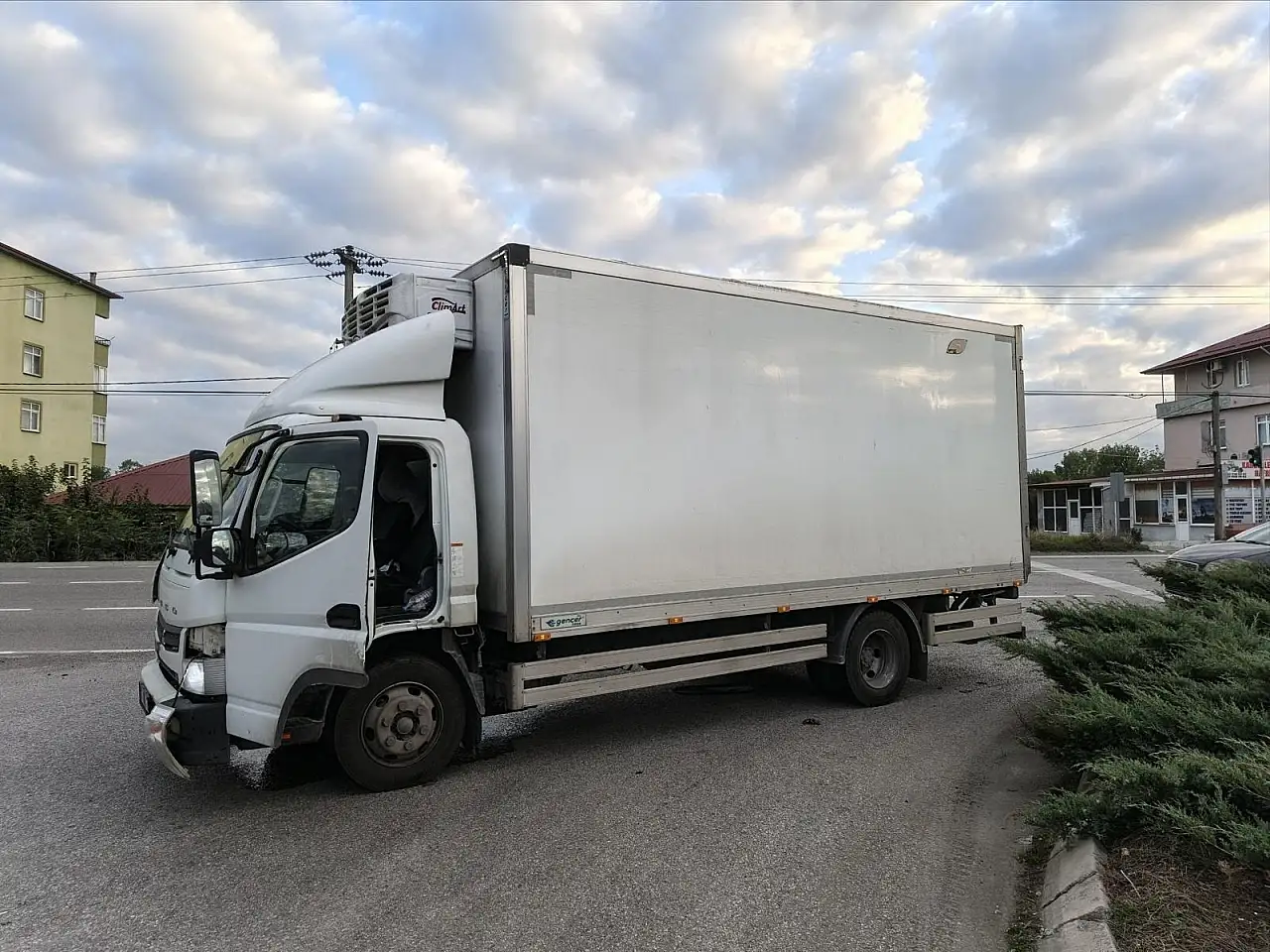 Samsun'da feci kaza : otomobil hurdaya döndü