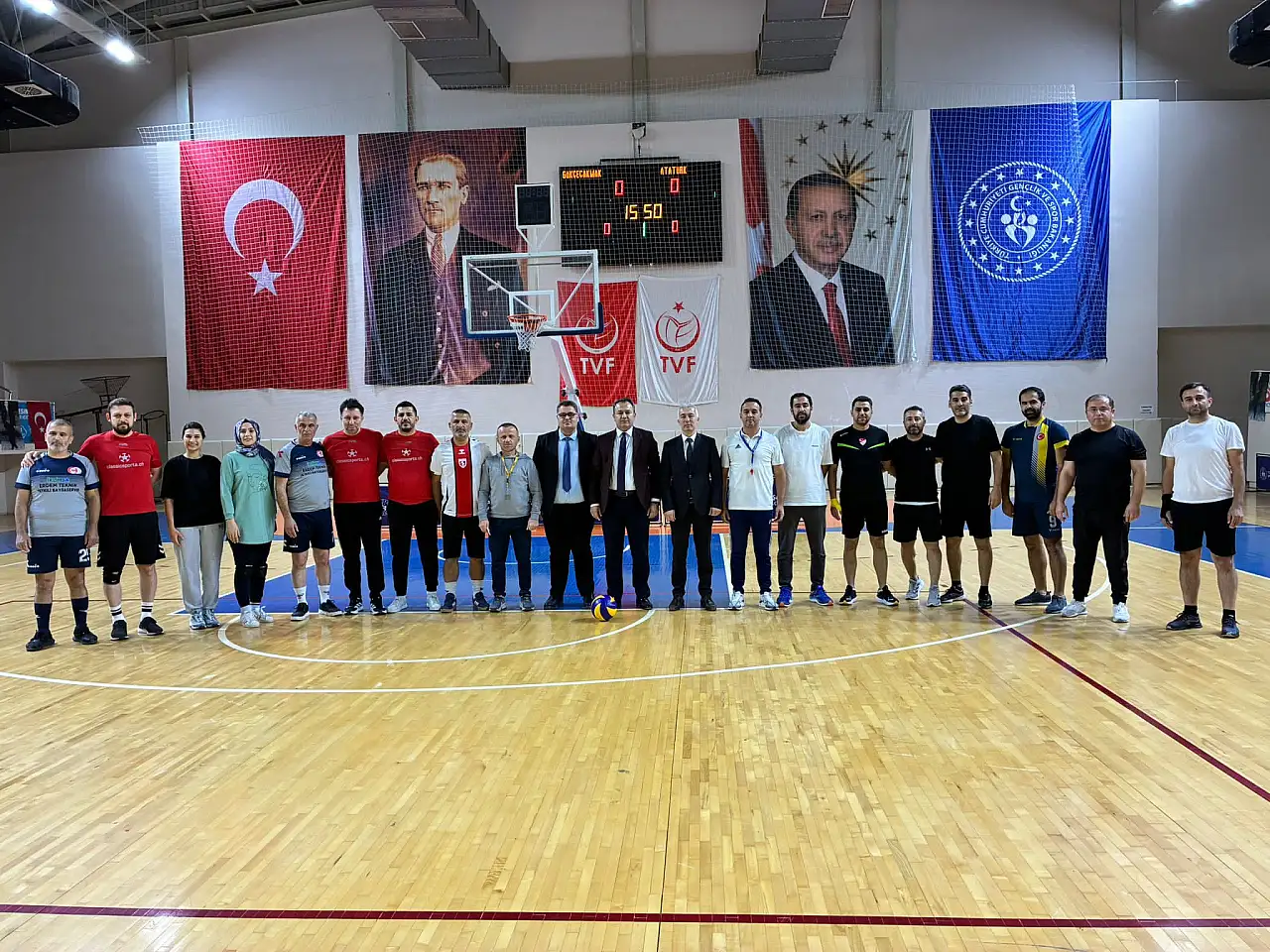 Öğretmenler Günü Voleybol Turnuvasında Büyük Heyecan!