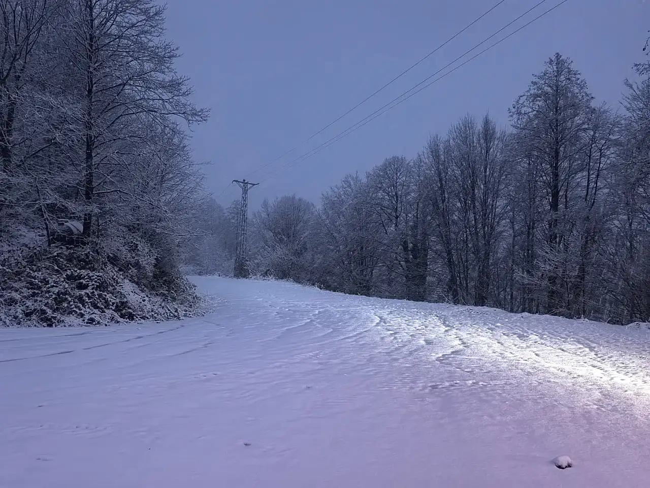 Salıpazarı Karla Beyaza Büründü