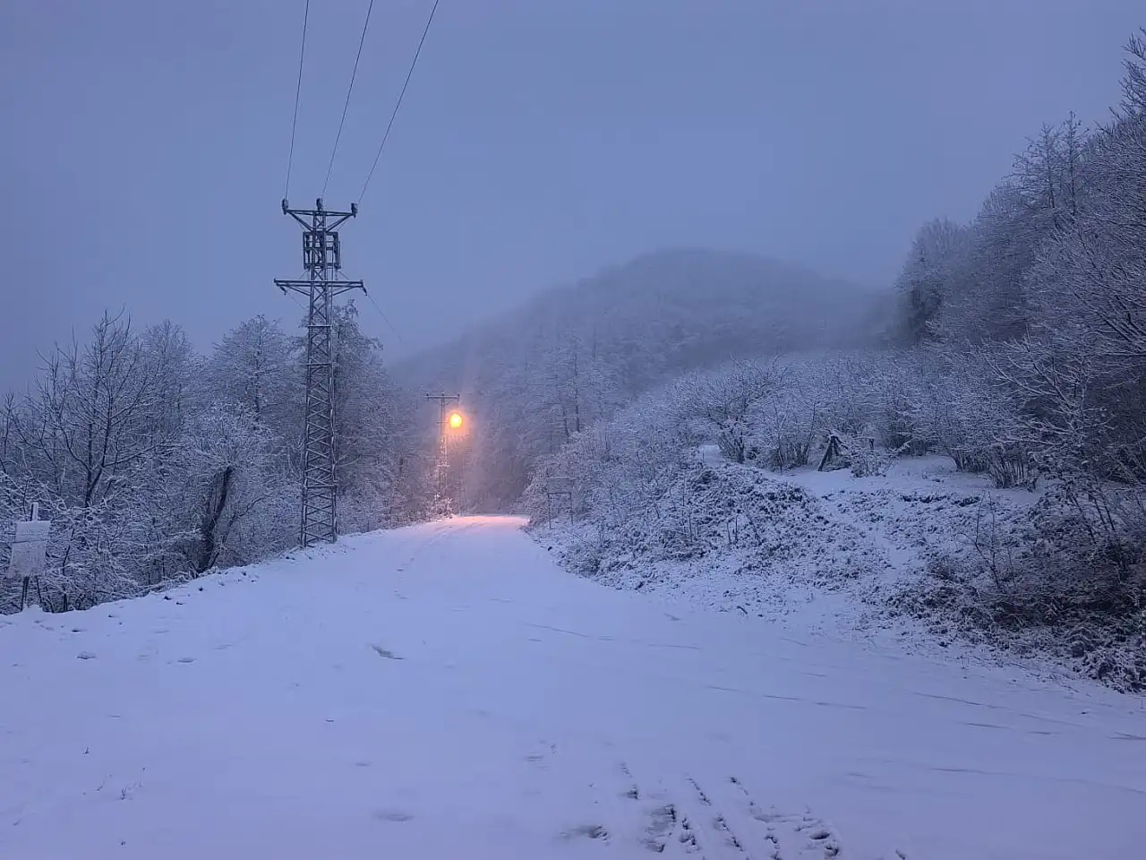 Salıpazarı Karla Beyaza Büründü