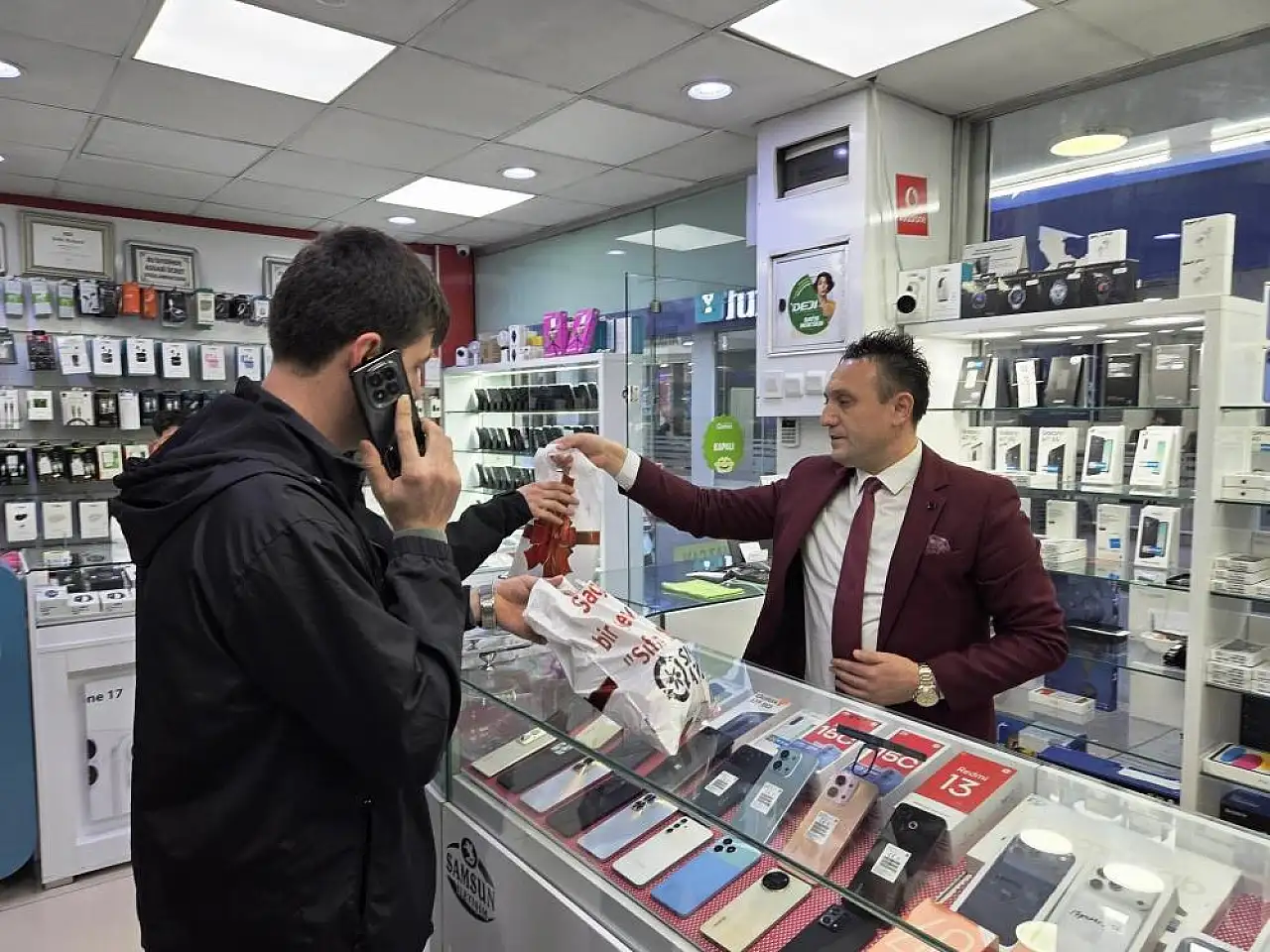 120 Bin Liralık iPhone Satışı Sosyal Medyayı Gülümsetti