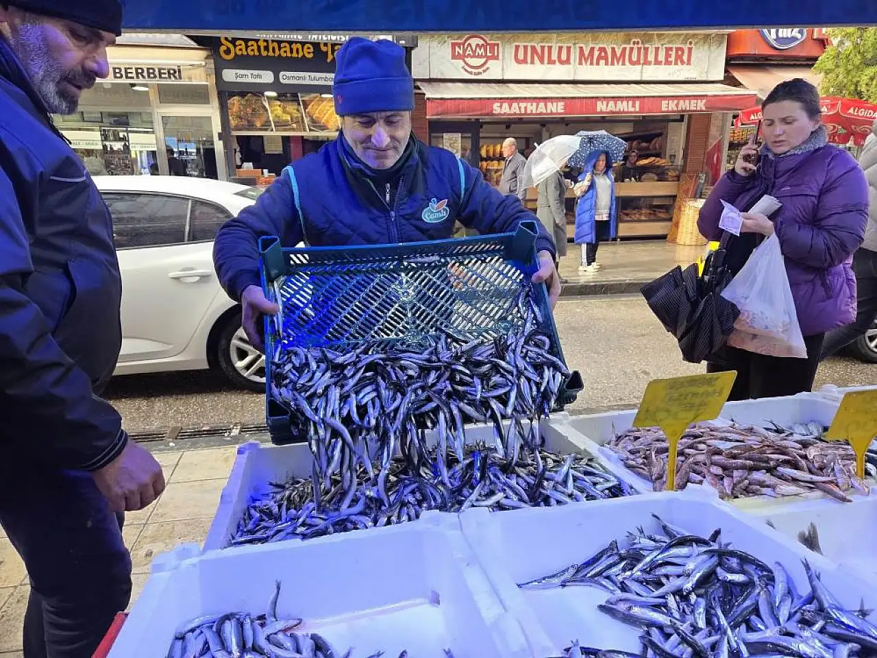 Samsun'da Hamsi 150 Lira Oldu, İlgi Azalmadı