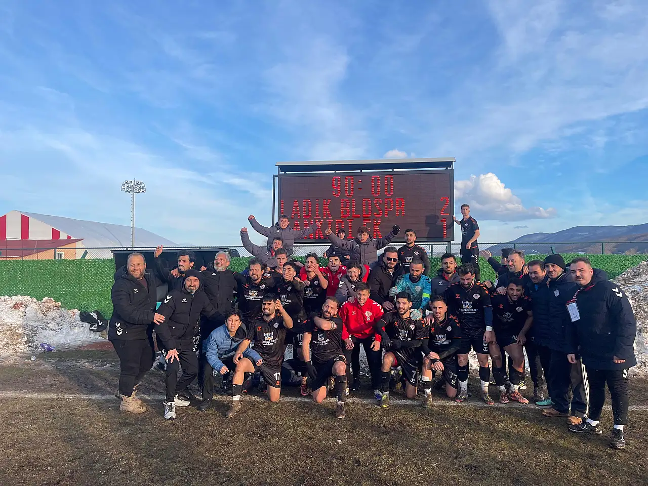 Ladik Belediyespor lideri devirdi