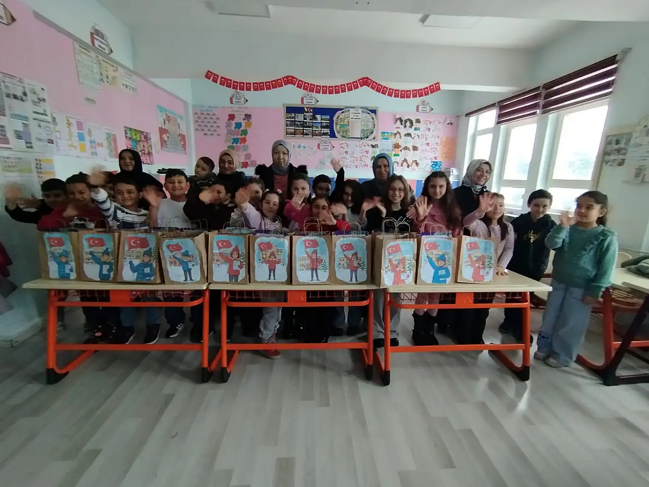 Ladik'te 2 Bin 400 Öğrenci Karne Alarak Yarıyıl Tatiline Girdi