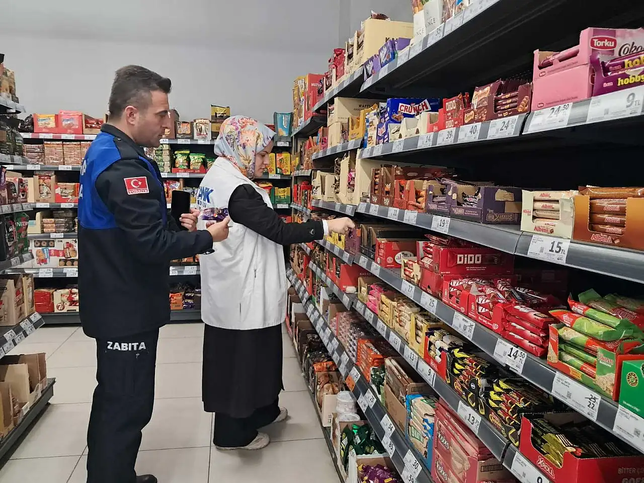 Canik'te zincir marketlere zabıta denetimi