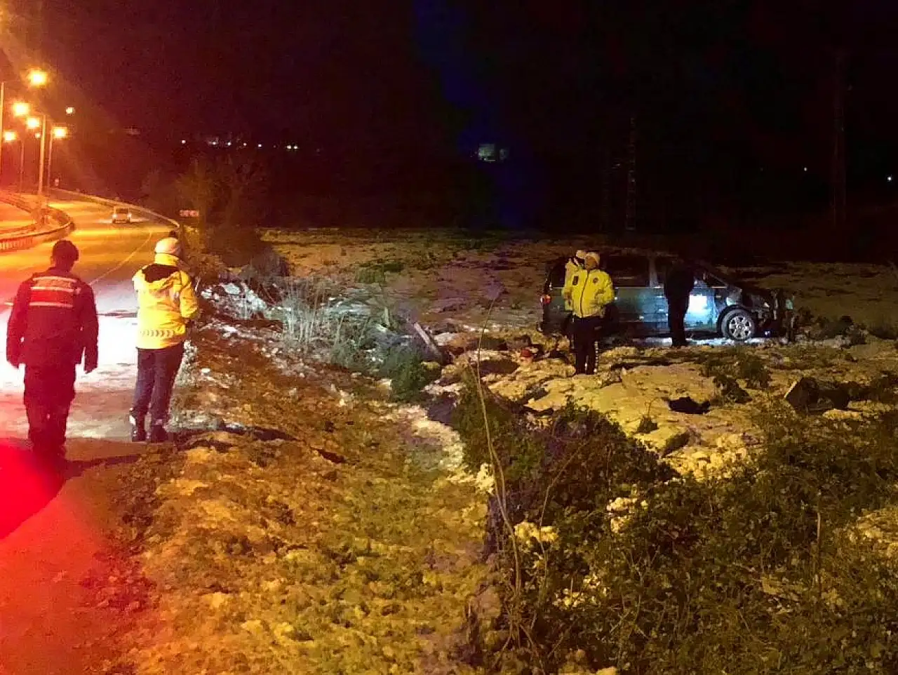 Samsun'da otomobil tarlaya devrildi: 3 yaralı