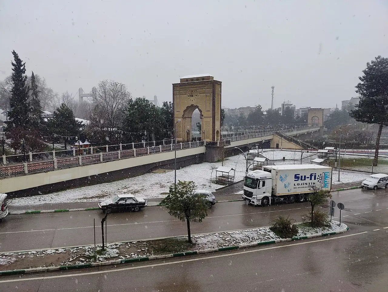 Beklenen Kar geldi: Çarşamba Beyaza Büründü