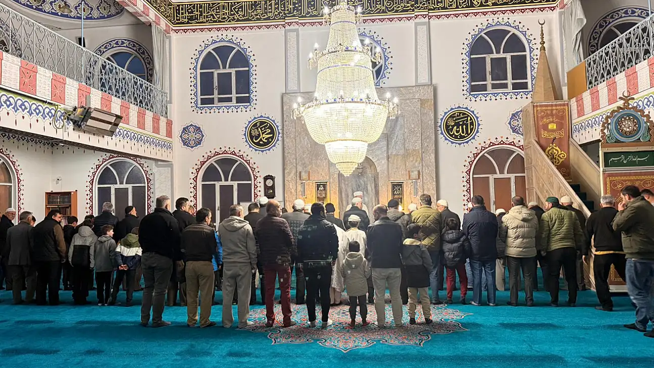 Alaçam'da ödüllü baba-oğul sabah namazı buluşması gerçekleştirildi