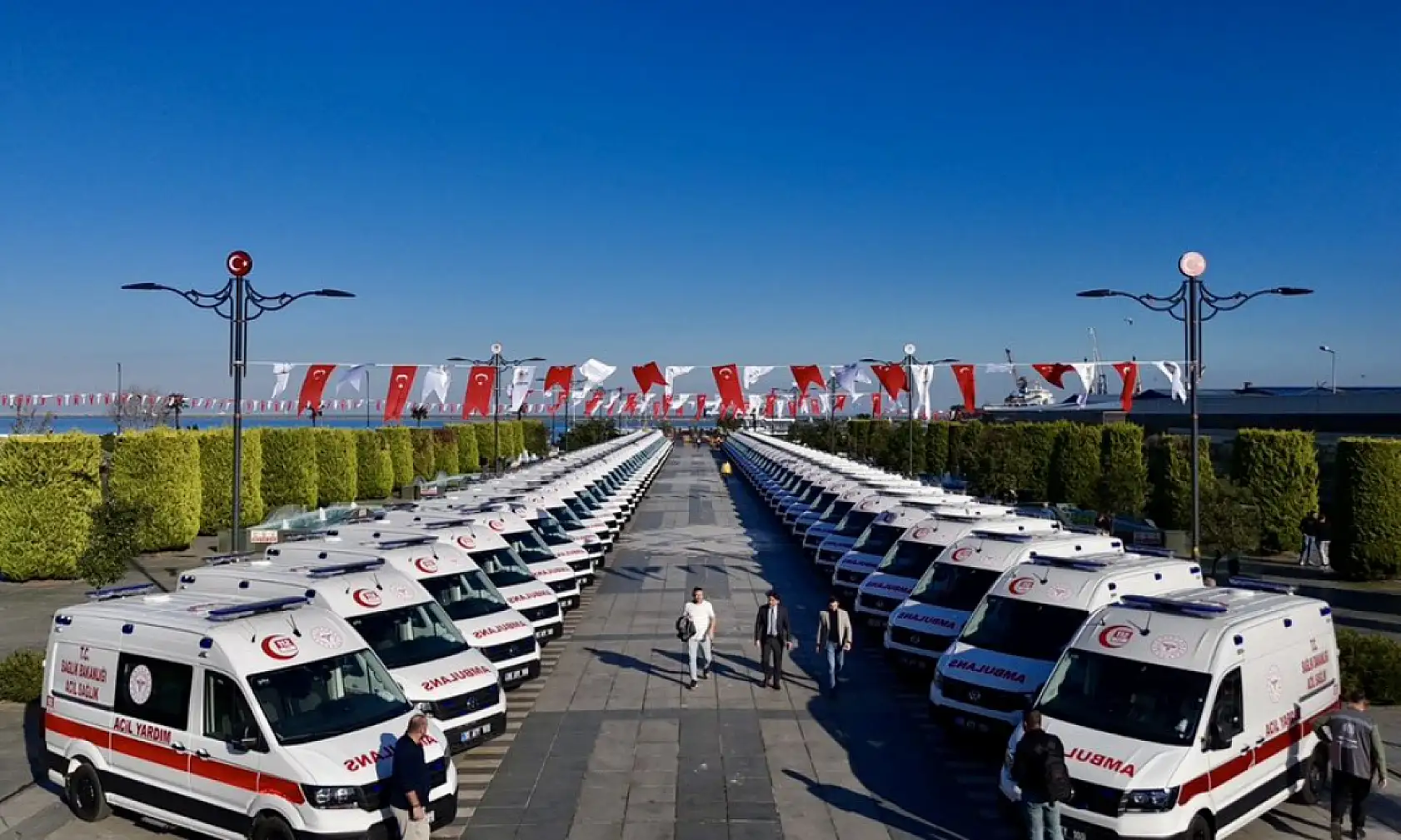Türkiye'de Bir İlk: 100 Ambulans Aynı Anda Hizmete Girdi