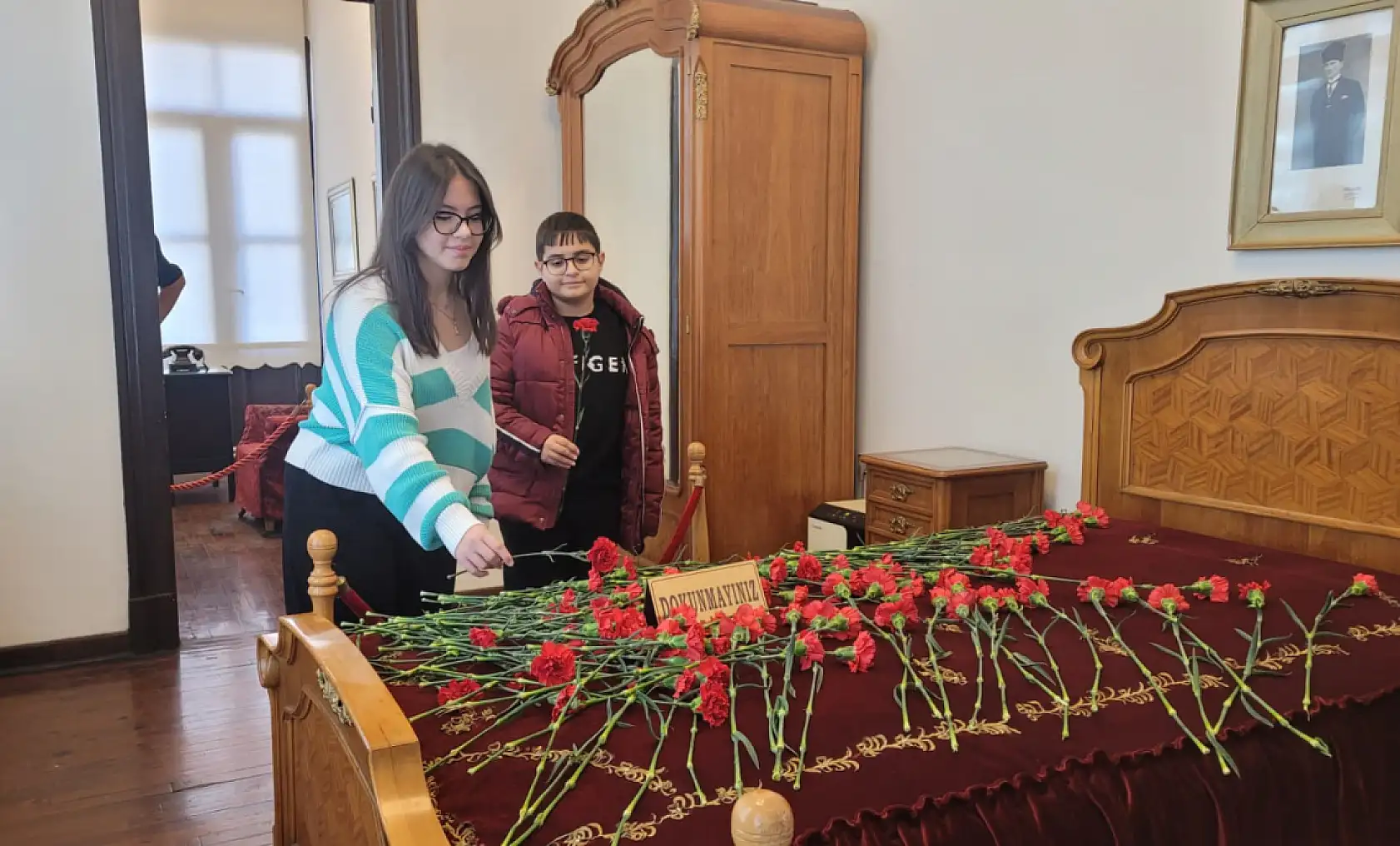 Gazi Müzesi'nde 10 Kasım anmasına yoğun ilgi