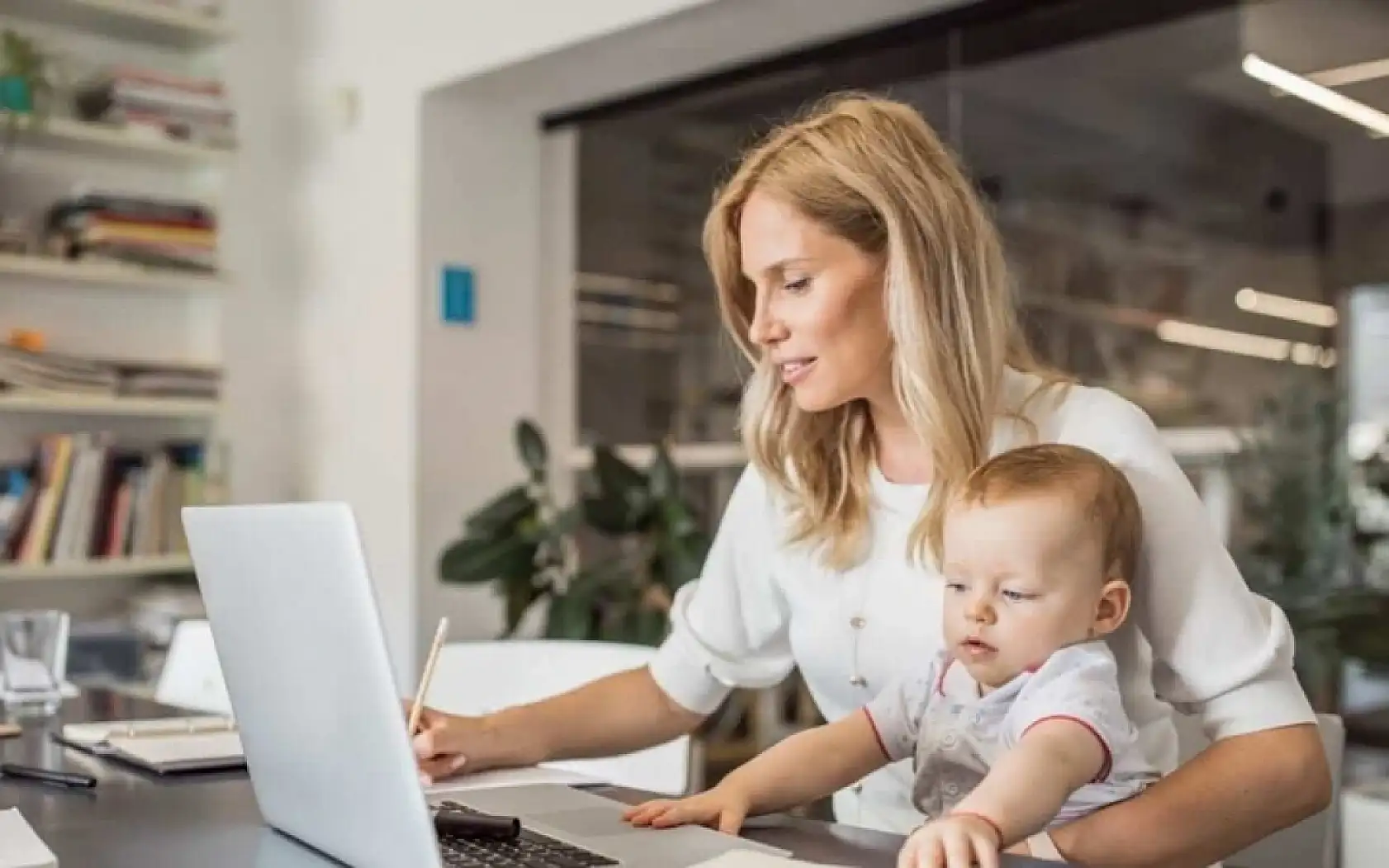 Anne-babalara müjde! Doğum izinleri artıyor