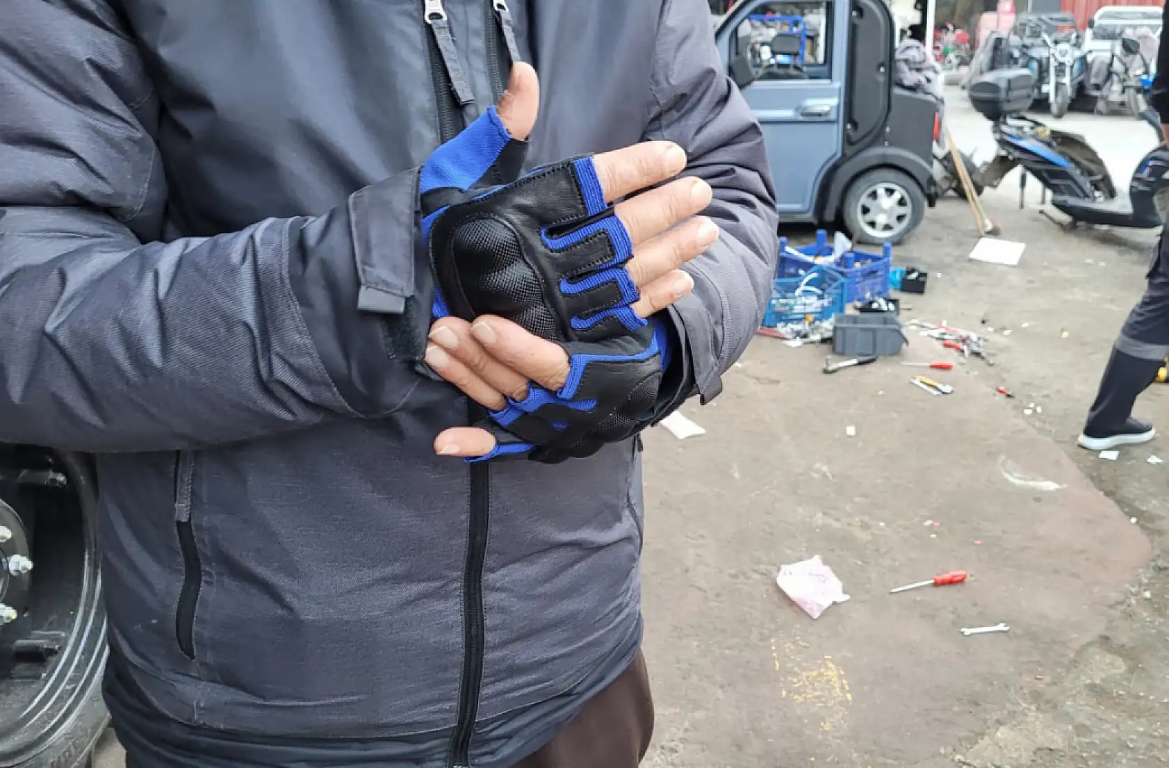 Motosiklet ve traktör sürücülerine eldiven ve koruyucu gözlük zorunluluğu