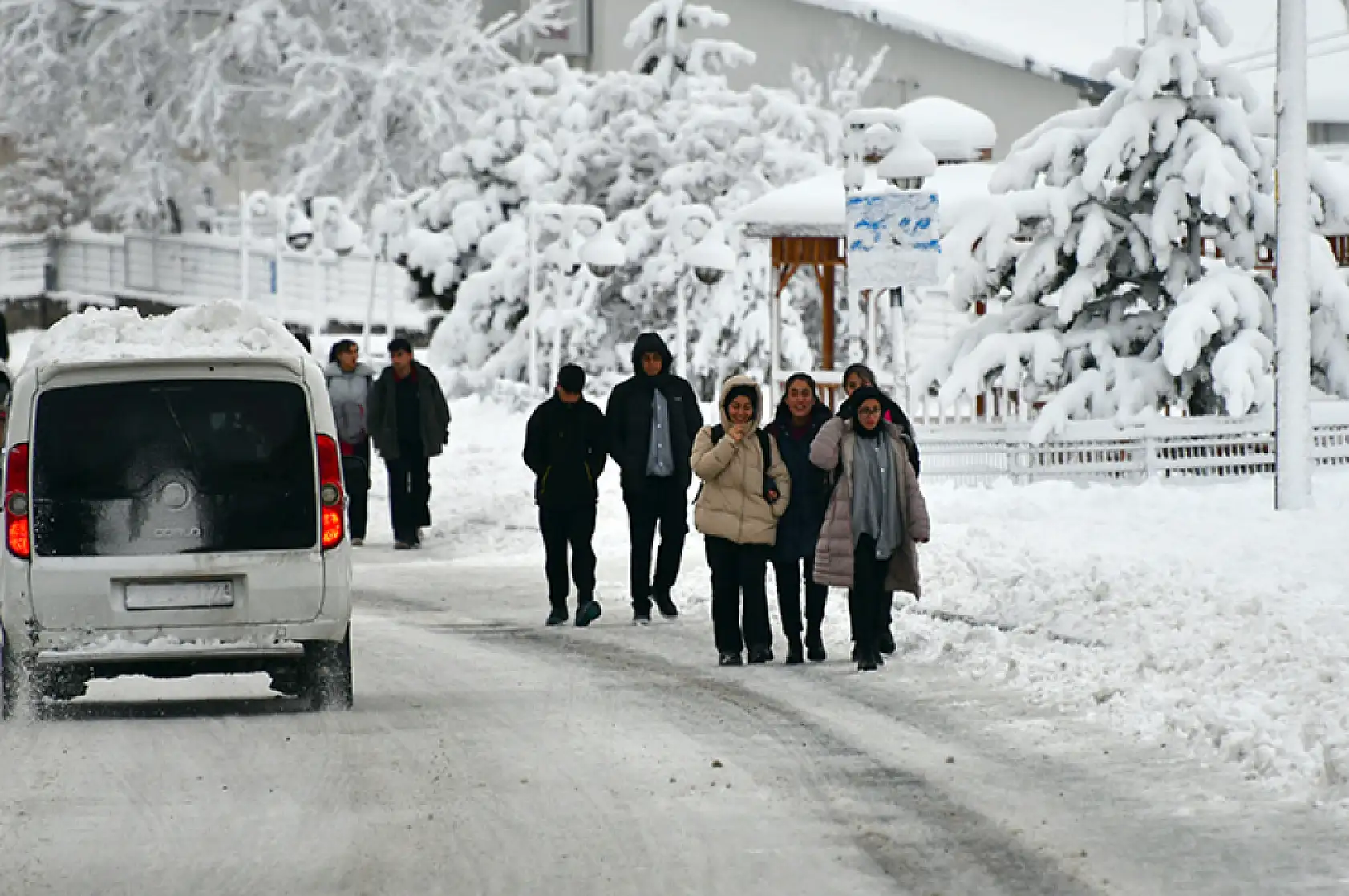 Yurdun bazı kesimlerinde kar yağışı ve soğuk hava etkili oluyor