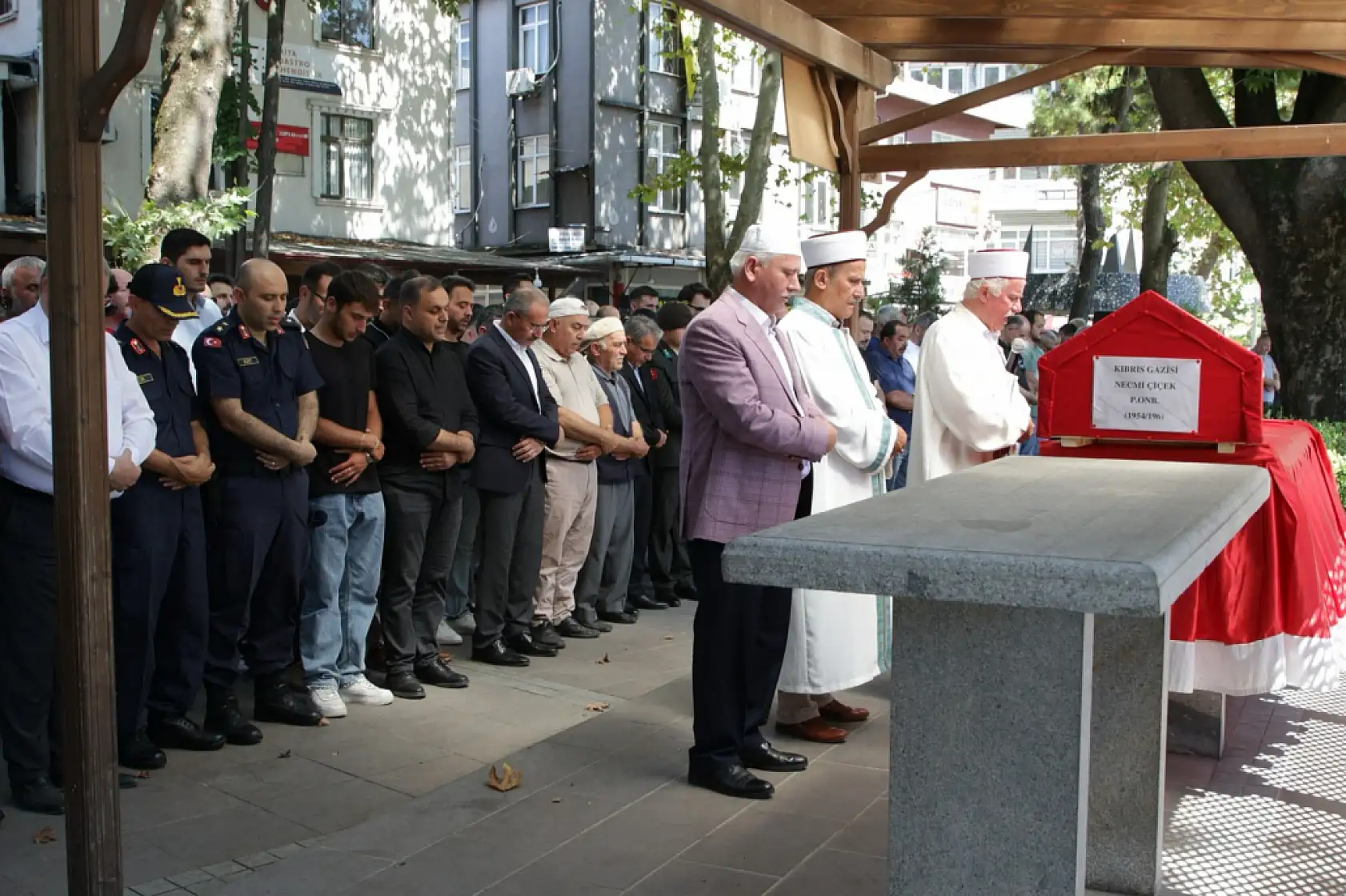 Kıbrıs gazisi Çiçek son yolculuğuna uğurlandı