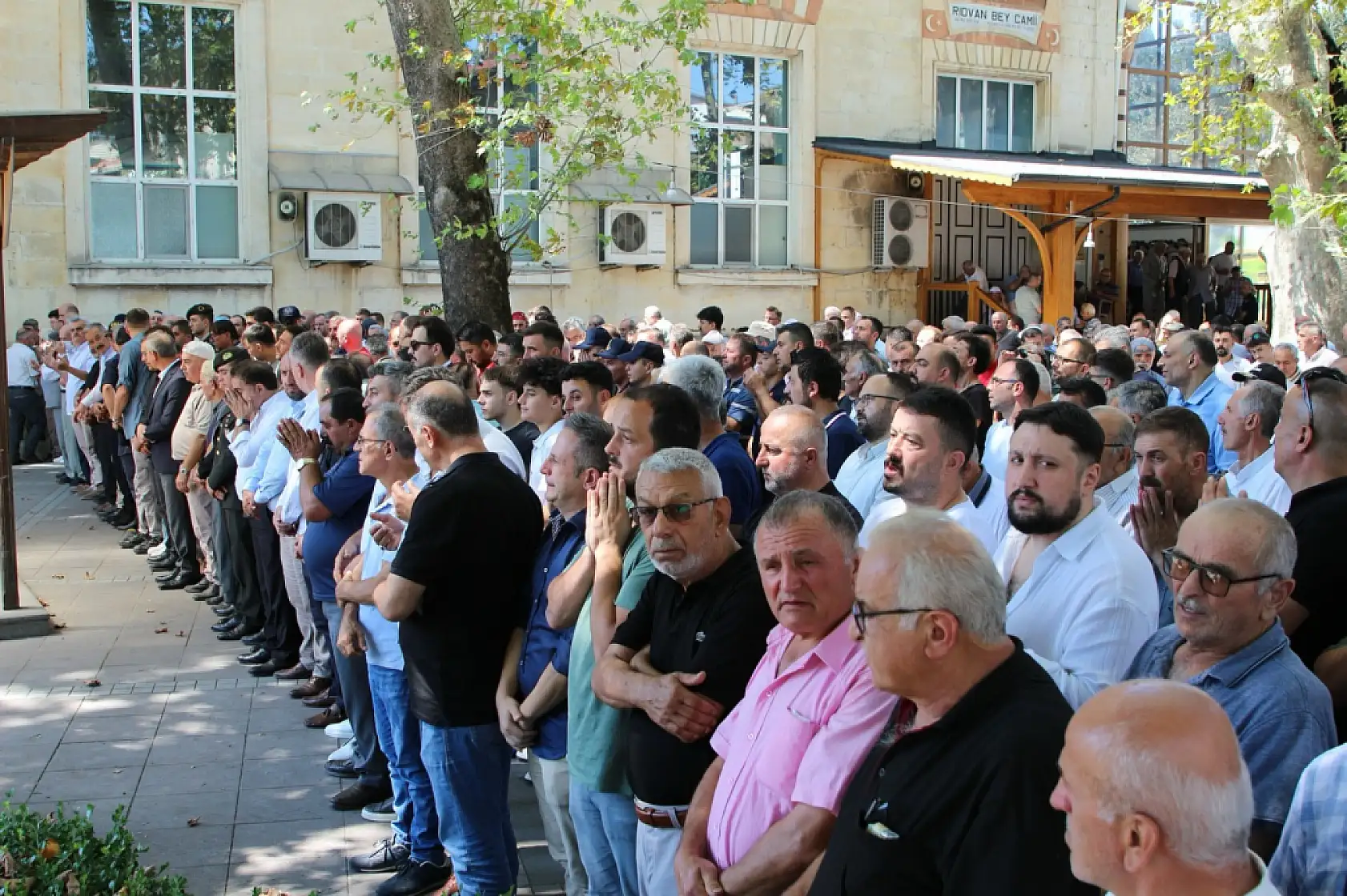 Kıbrıs gazisi Çiçek son yolculuğuna uğurlandı