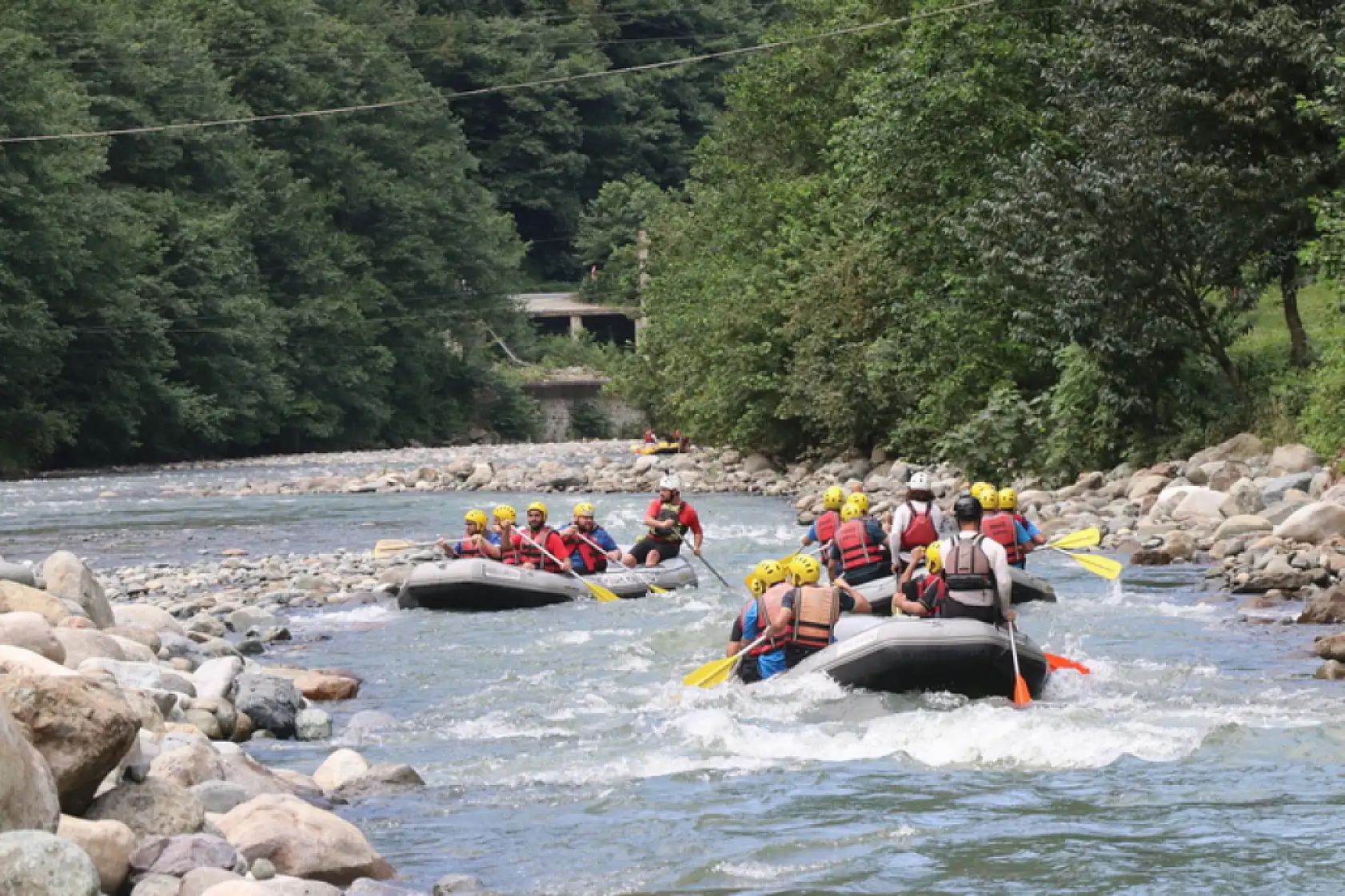 Turistlerin rafting keyfi