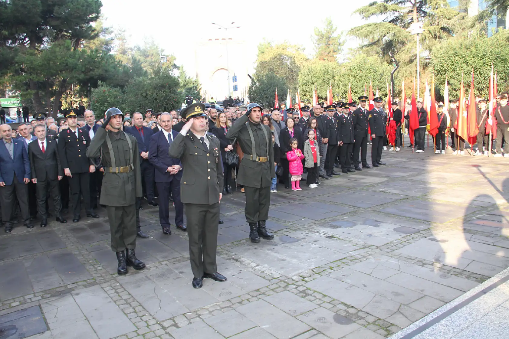 Çarşamba, Atatürk'ü Saygıyla Andı