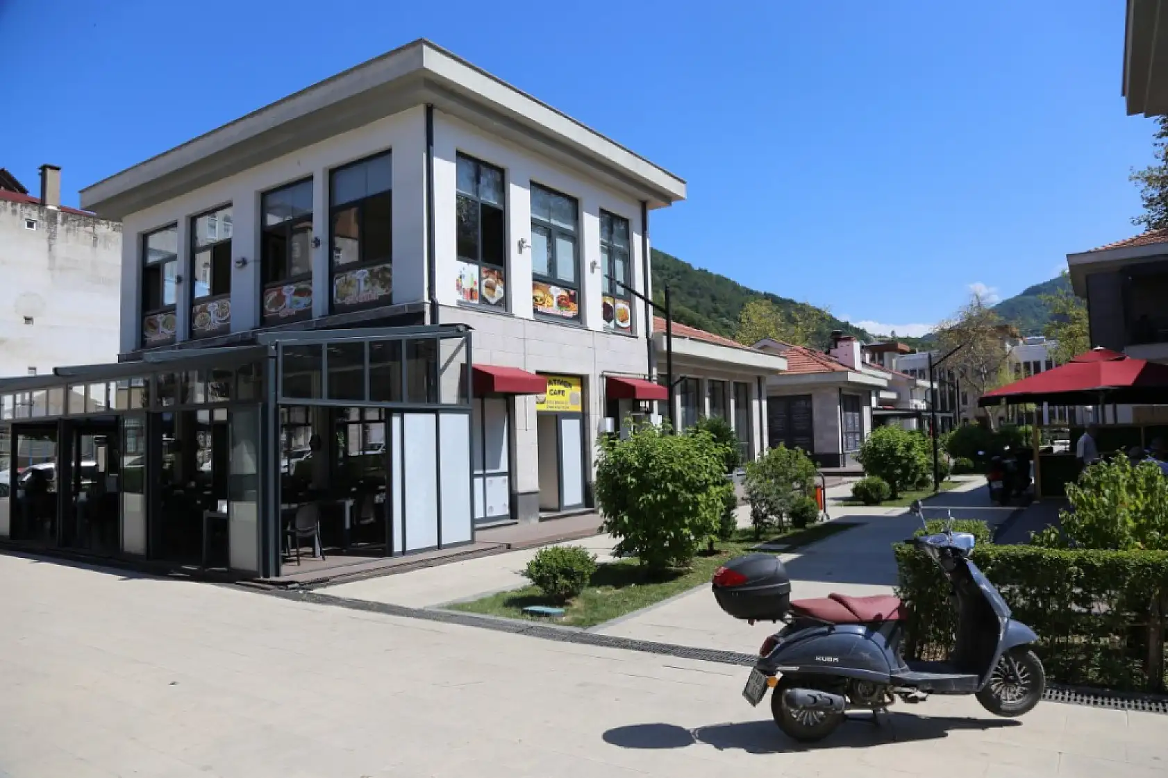 Bir ilçe yeniden inşa edildi