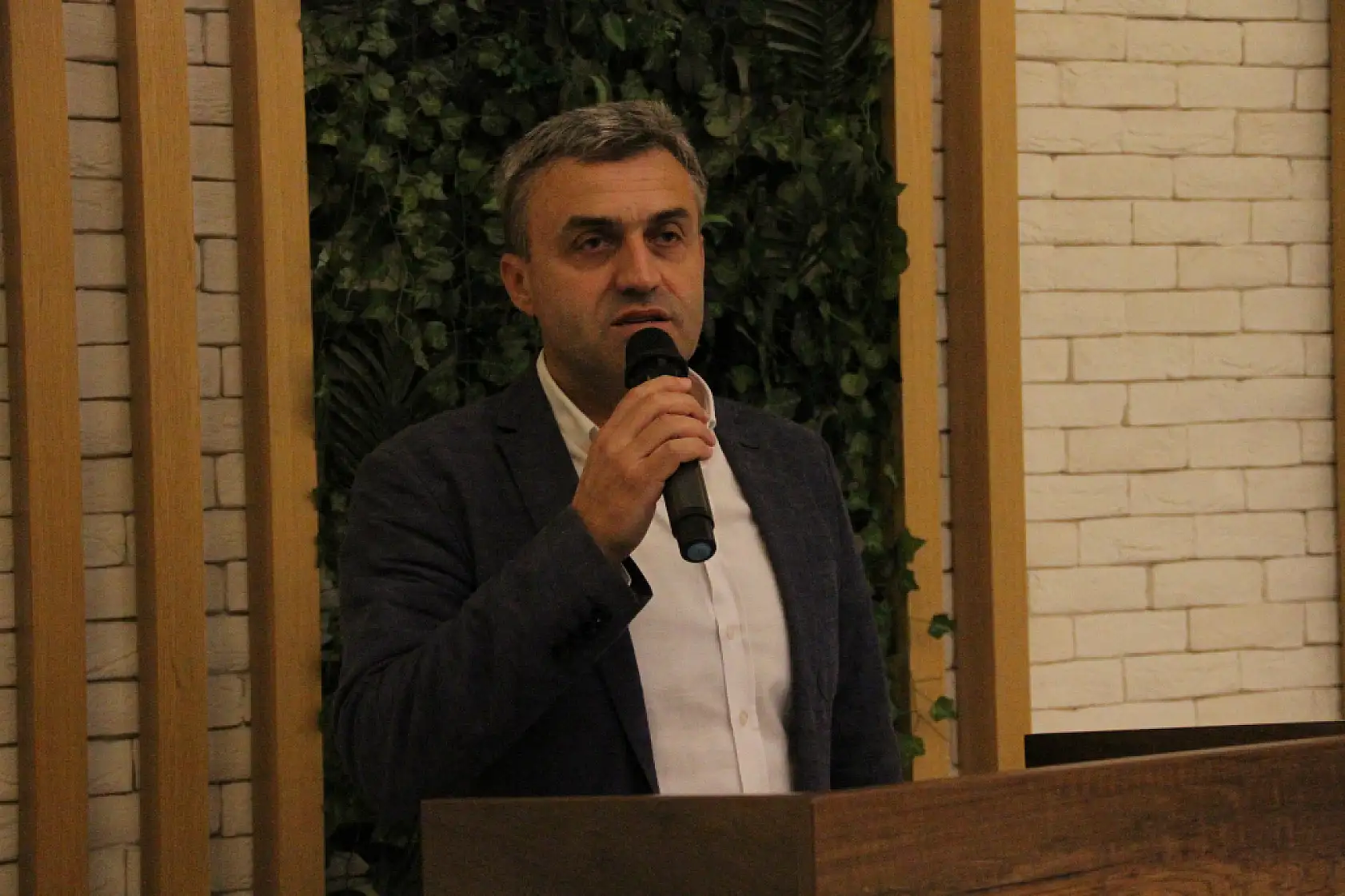 Müdür Barik ve Komiser Aydın'a veda yemeği