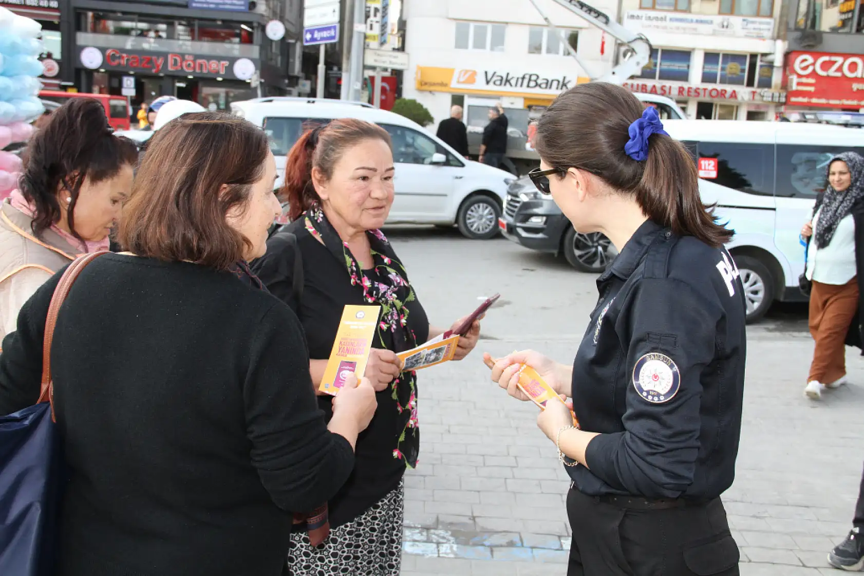 Ekipler, Vatandaşlara KADES'i tanıttı