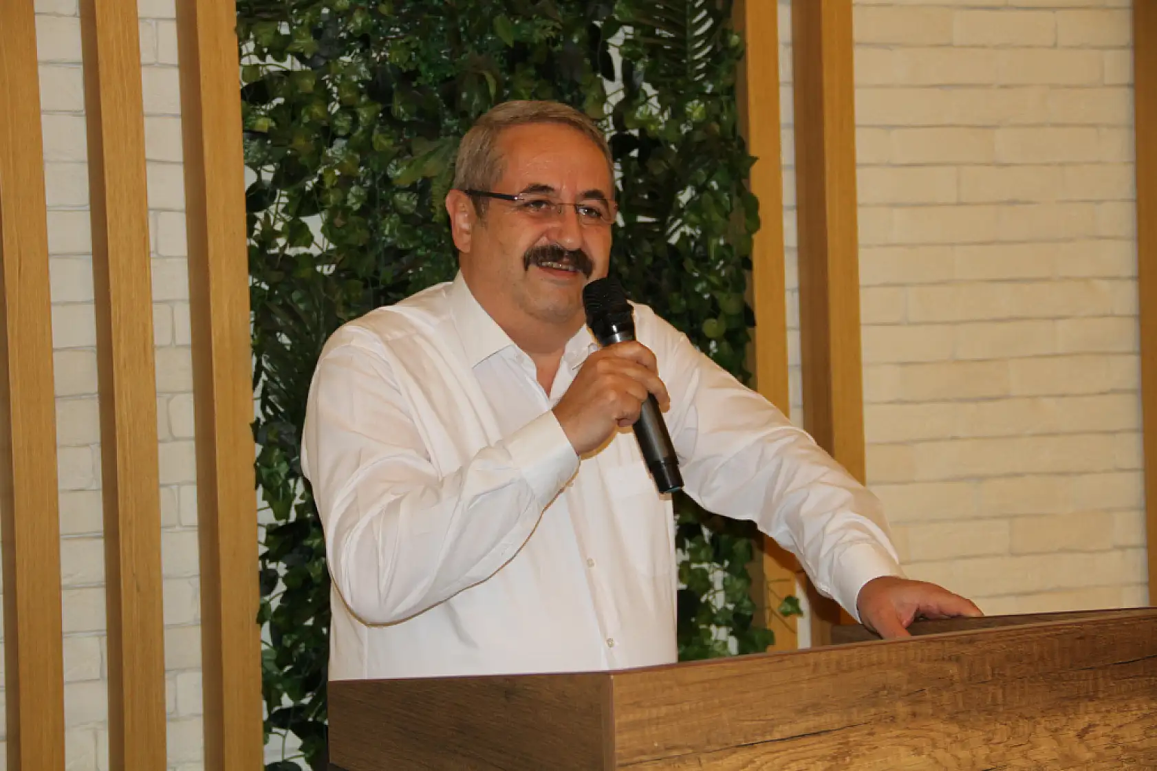 Müdür Barik ve Komiser Aydın'a veda yemeği