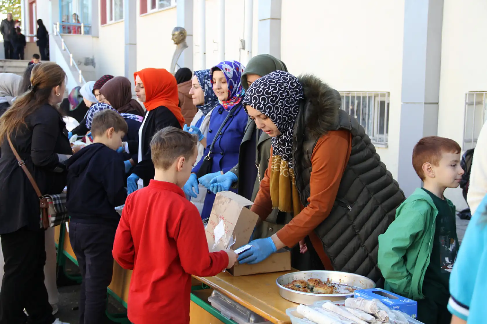 Öğrencilerden Gazze Yararına Kermes