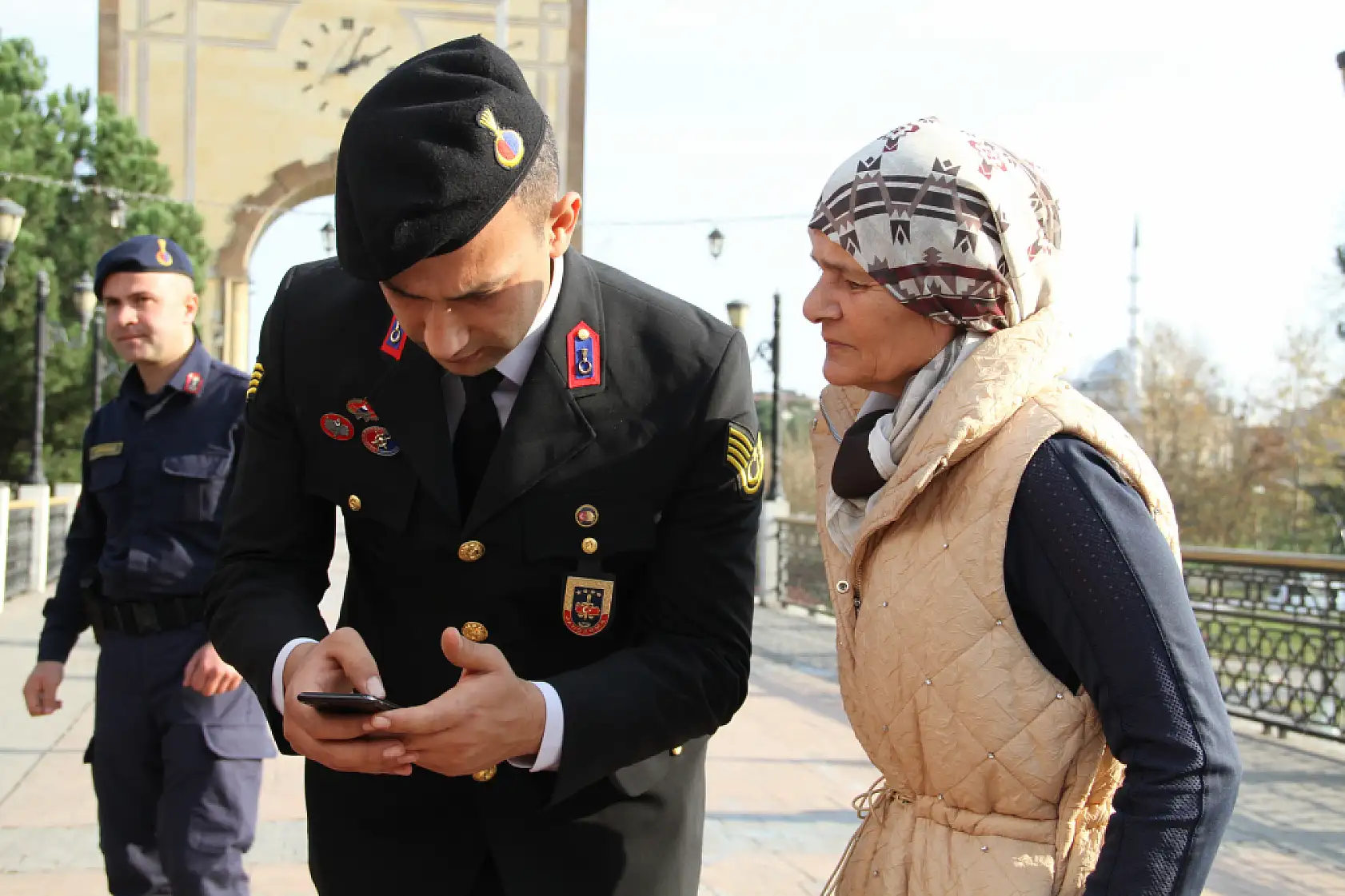 Ekipler, Vatandaşlara KADES'i tanıttı