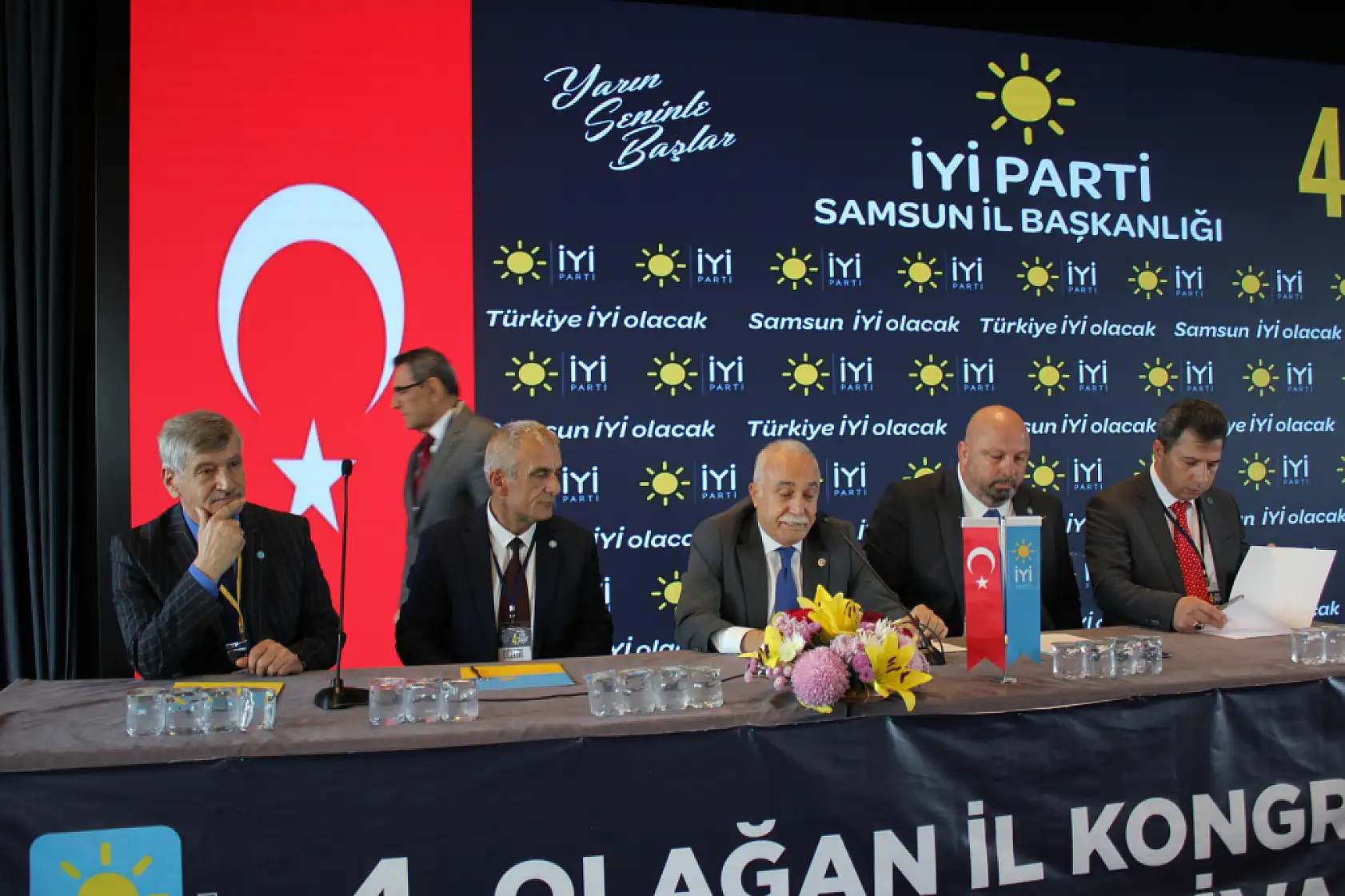 İYİ Parti başkanını seçiyor