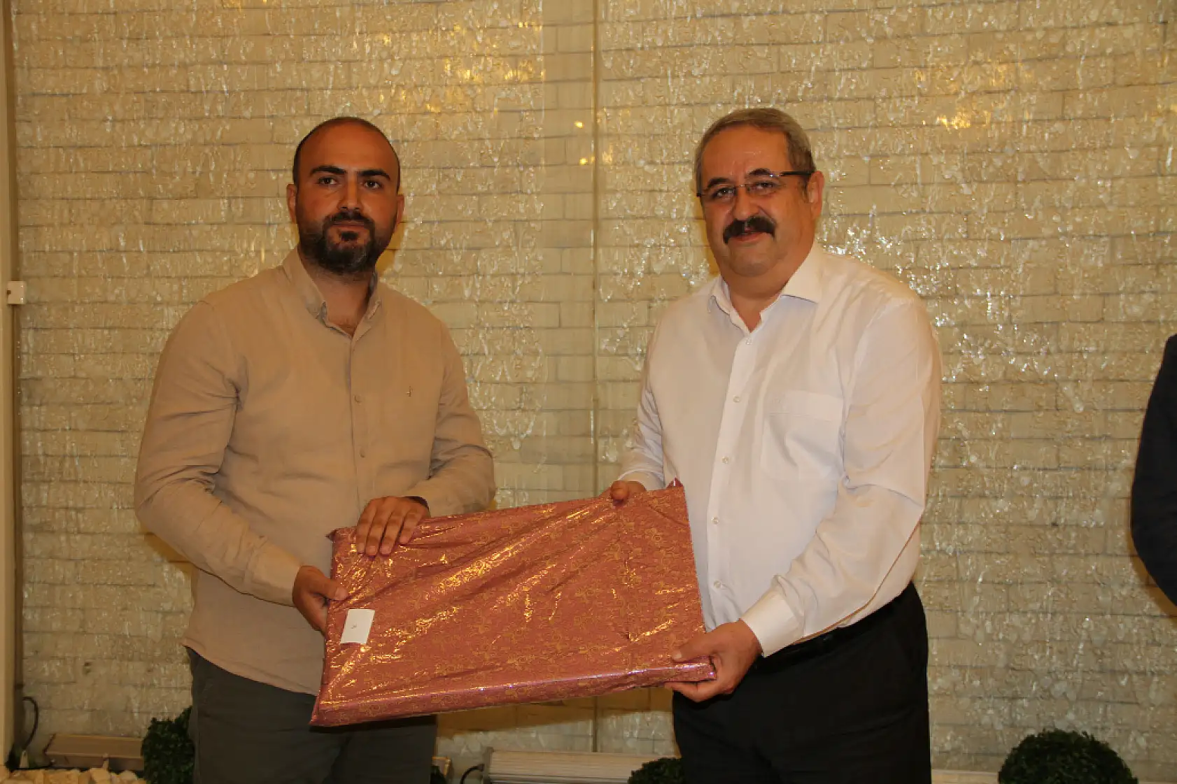 Müdür Barik ve Komiser Aydın'a veda yemeği