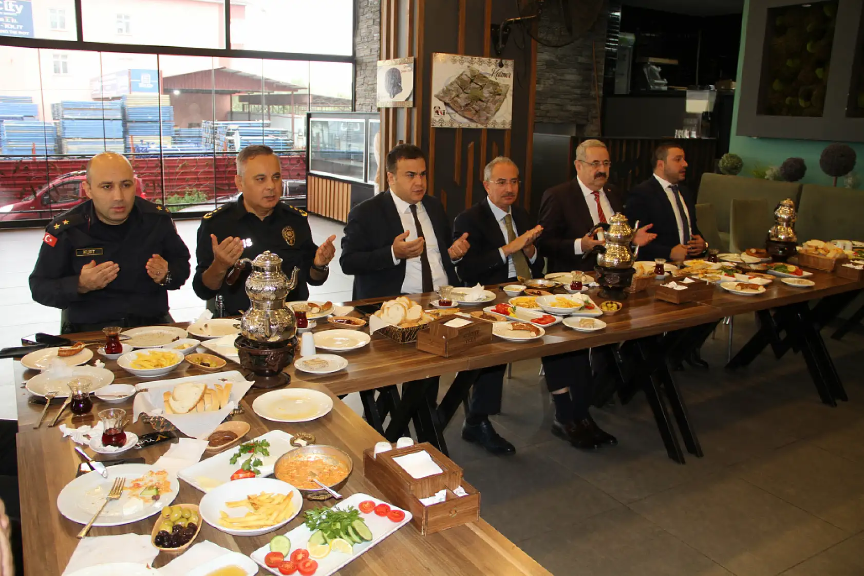 Çarşamba'da Muhtarlar kahvaltıda bir araya geldi