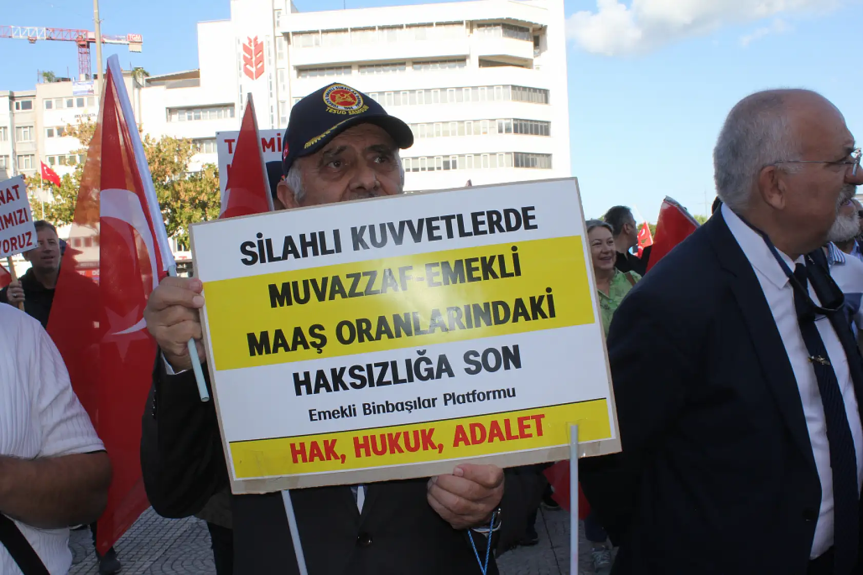 Emekli Astsubaylardan Samsun'da Hak Yürüyüşü 'Yaşarken de Değer Görmek İstiyoruz'