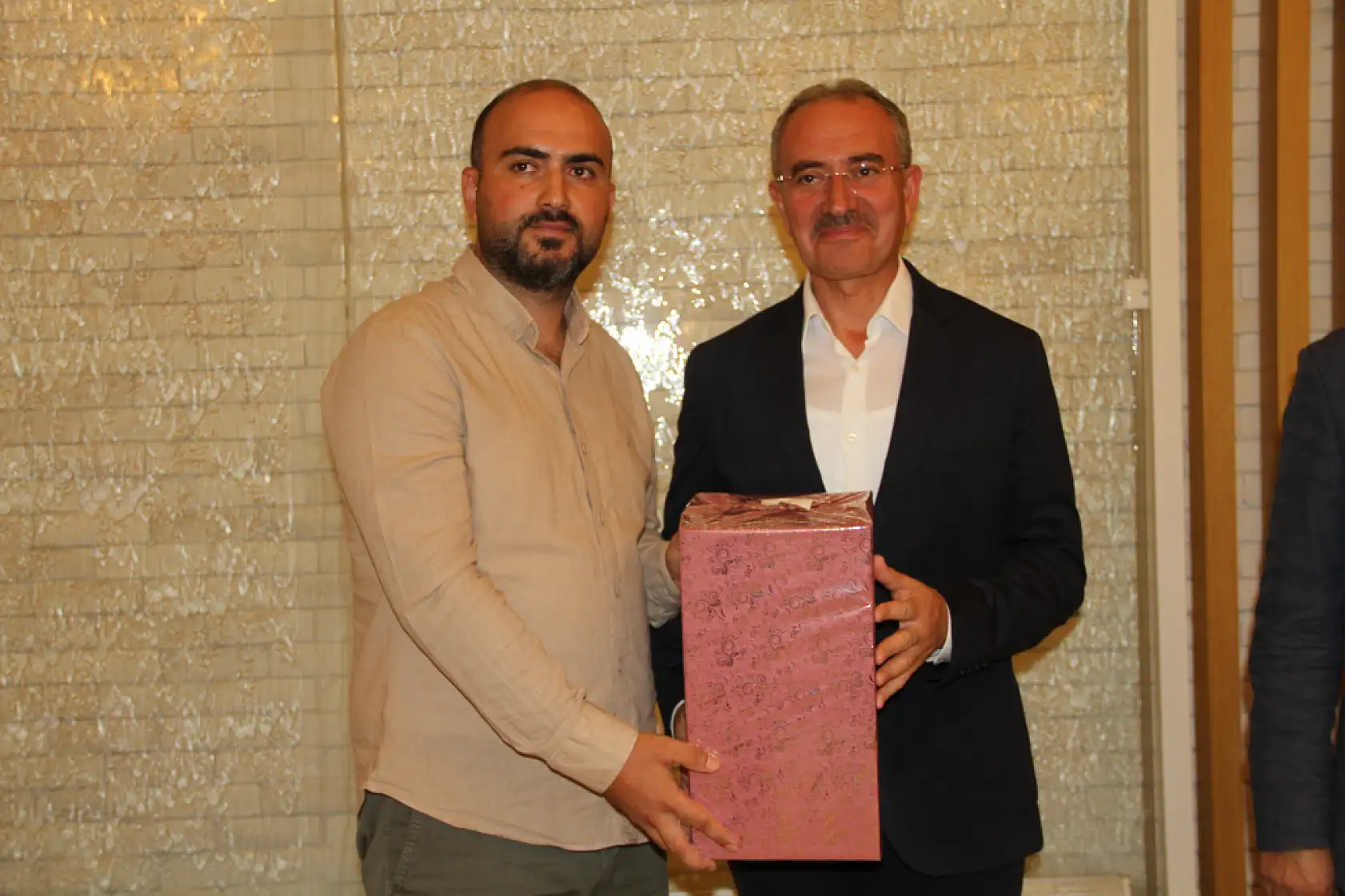 Müdür Barik ve Komiser Aydın'a veda yemeği