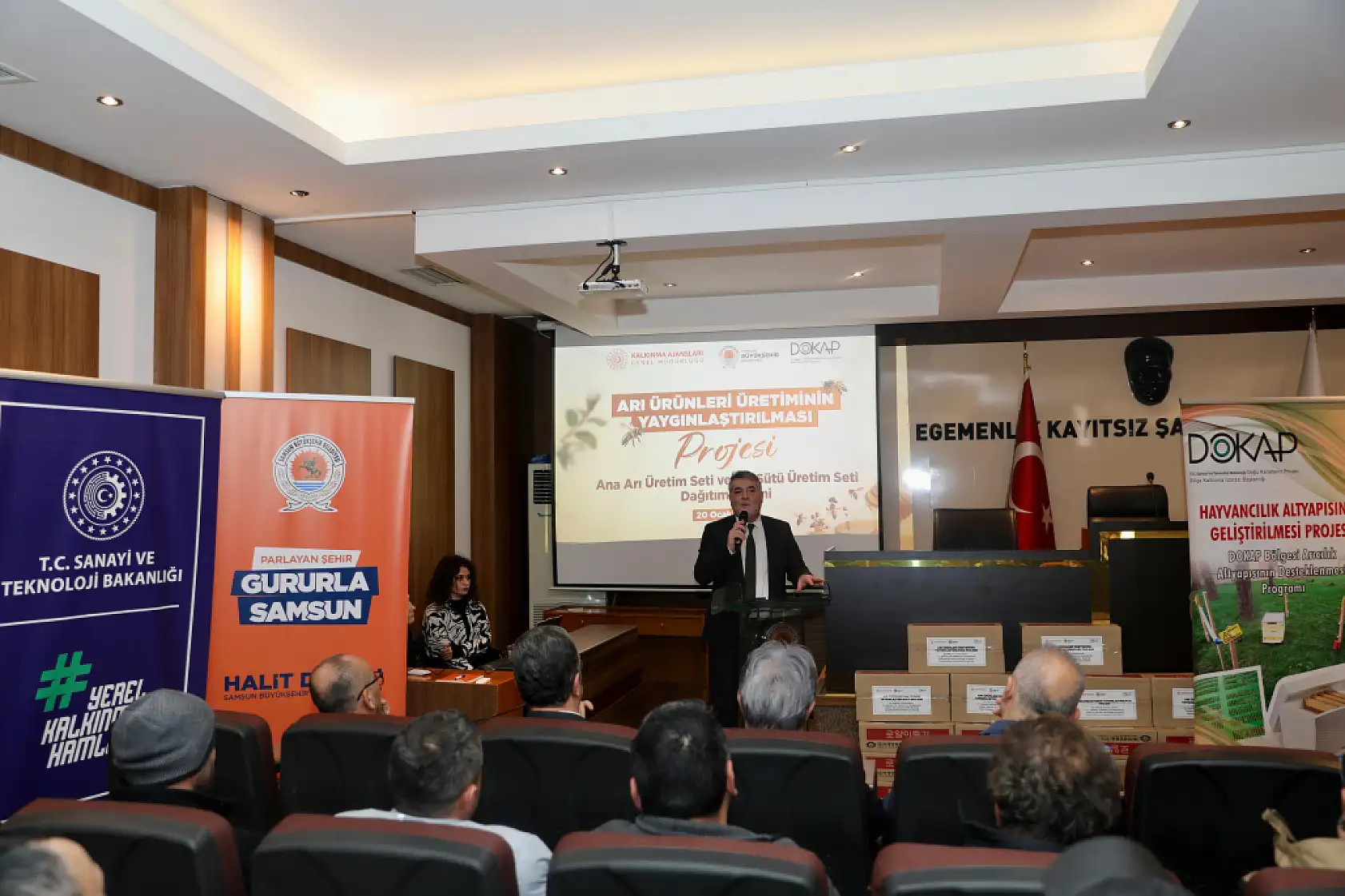 Büyükşehir'den Arı Yetiştiricilerine Üretim Seti Desteği