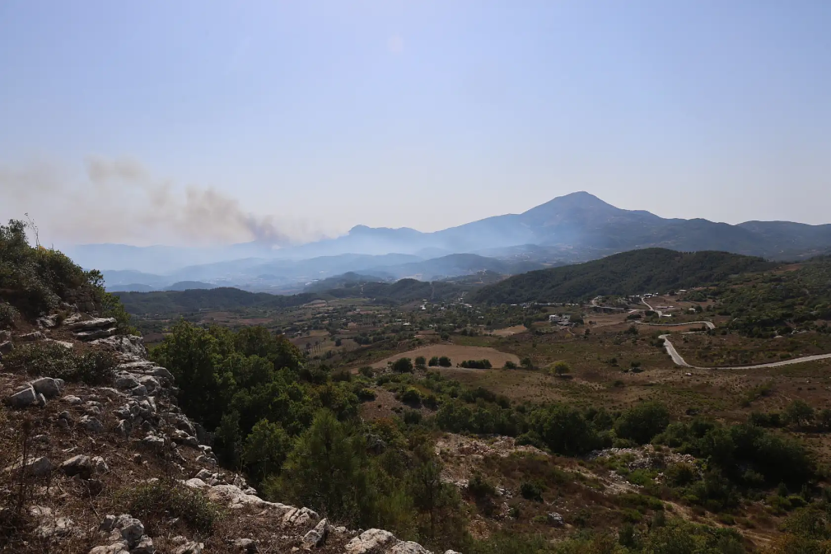 Türkiye - Suriye sınırının sıfır noktasında orman yangını