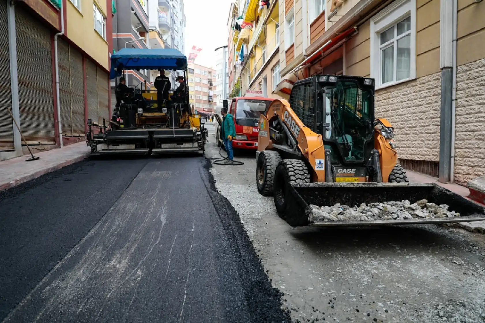 İlkadım'da sıcak asfalt çalışmaları