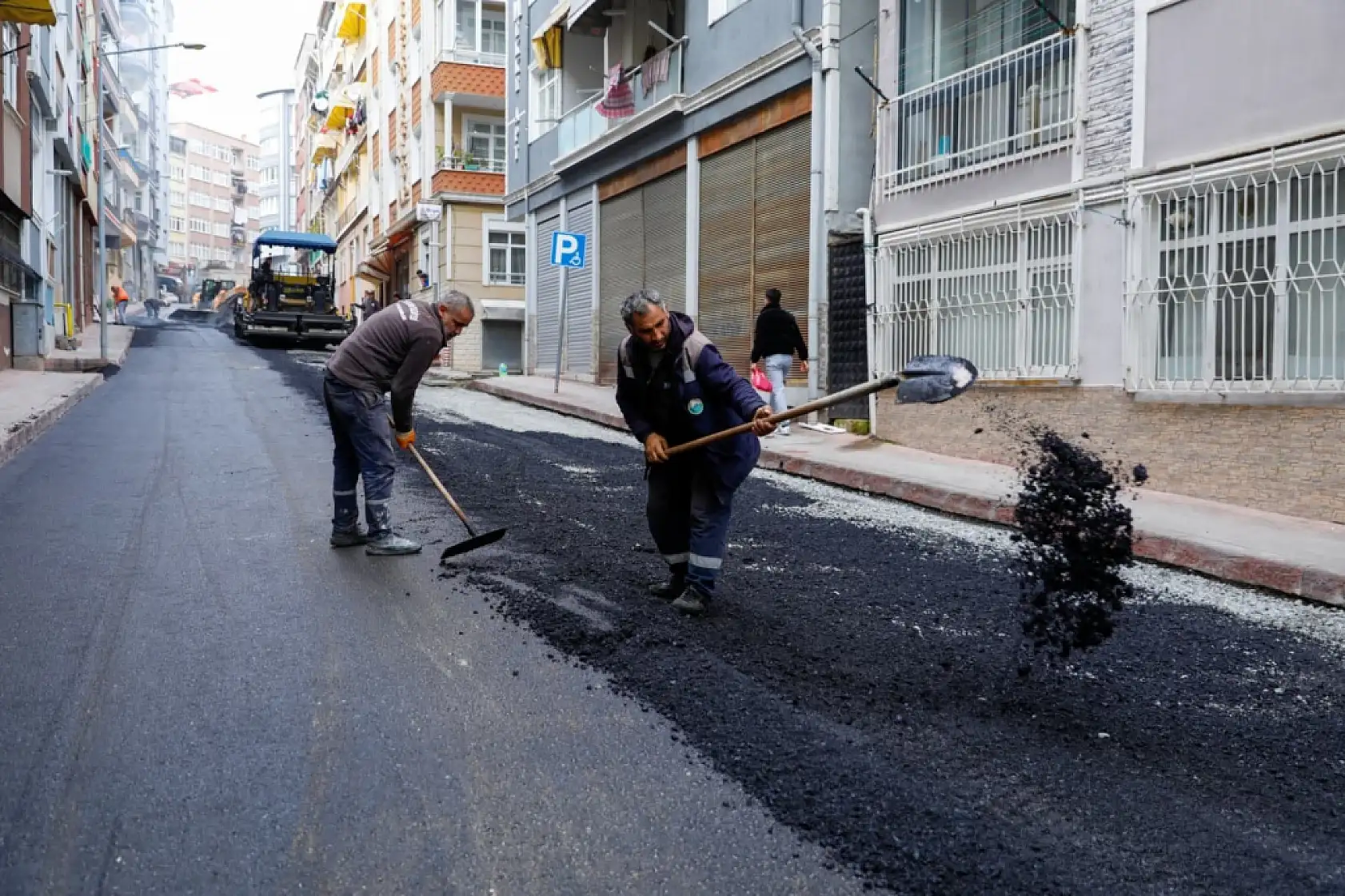 İlkadım'da sıcak asfalt çalışmaları