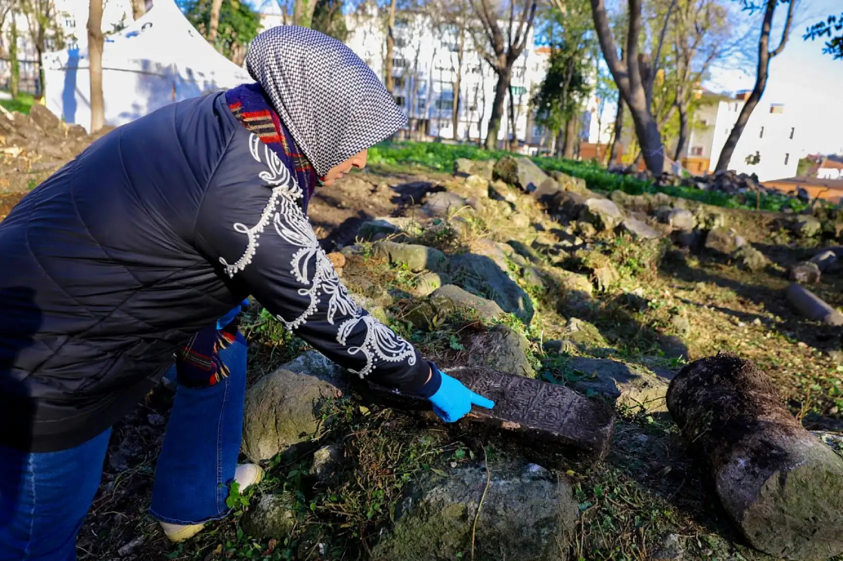 Seyyid Kutbiddin Mezarlığı'nda kurtarma kazısı ve çevre düzenleme çalışmaları
