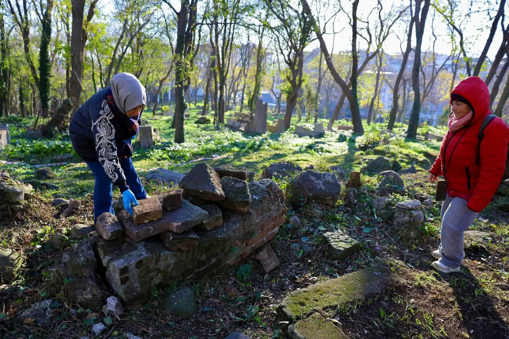 Seyyid Kutbiddin Mezarlığı'nda kurtarma kazısı ve çevre düzenleme çalışmaları