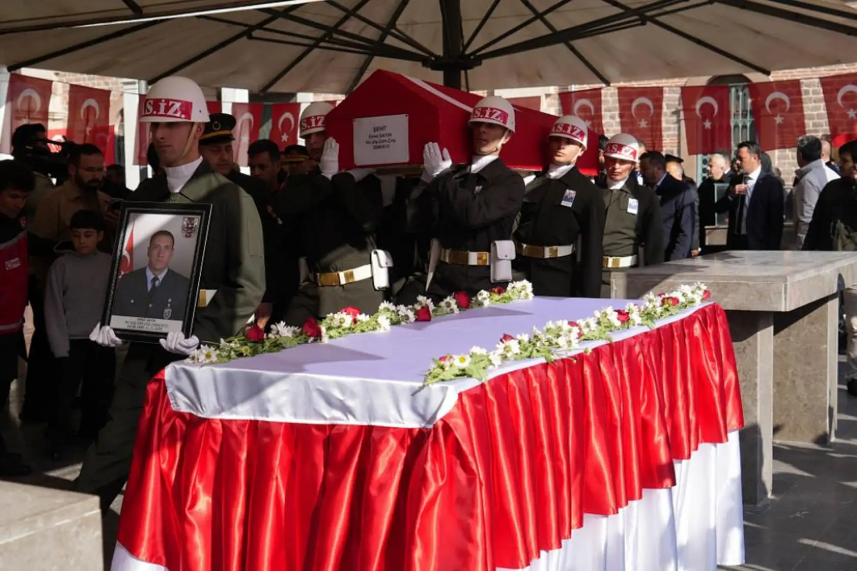 Türkiye şehitlerini uğurladı