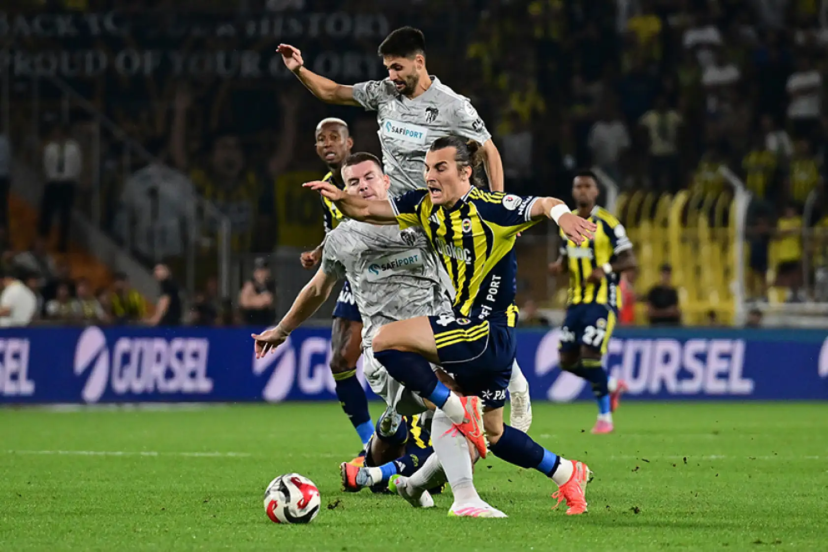 Fenerbahçe Kocaelispor'u 3-1'le Geçti: İlk 3 Puan 3 Golle Geldi