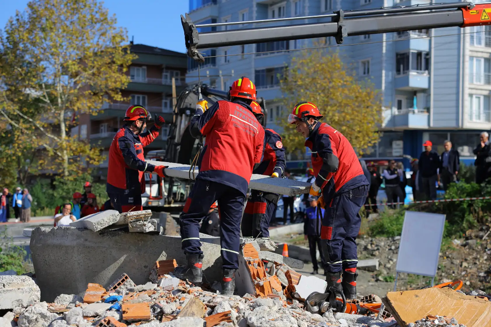 Samsun'da 6,4 büyüklüğünde deprem tatbikatı gerçeğini aratmadı