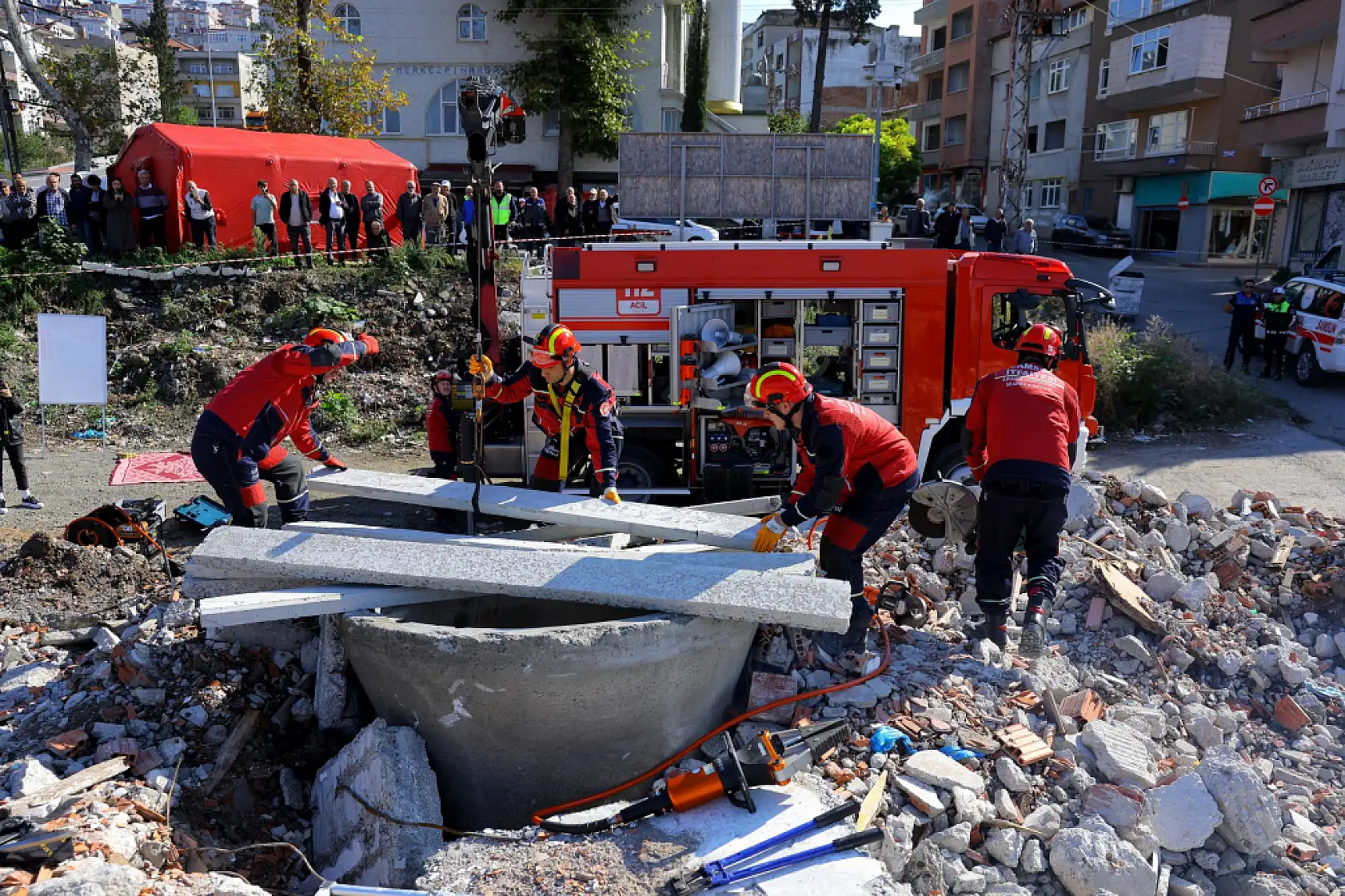 Samsun'da 6,4 büyüklüğünde deprem tatbikatı gerçeğini aratmadı