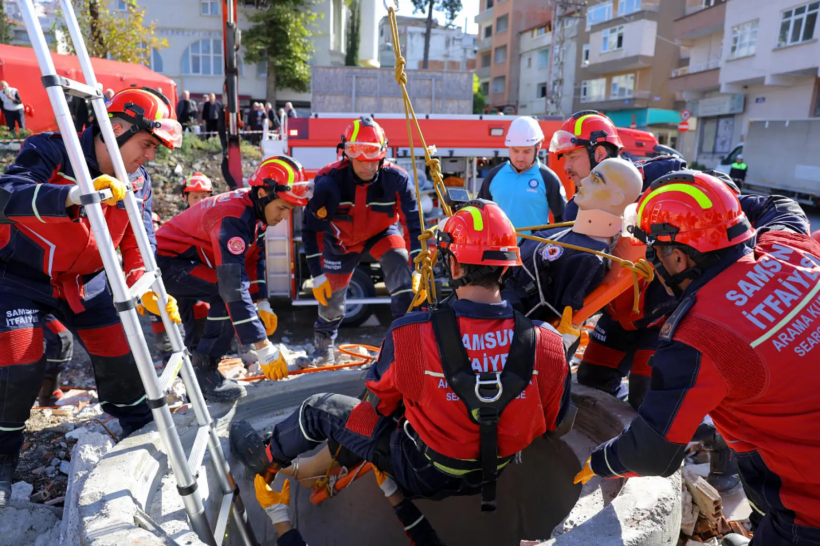 Samsun'da 6,4 büyüklüğünde deprem tatbikatı gerçeğini aratmadı