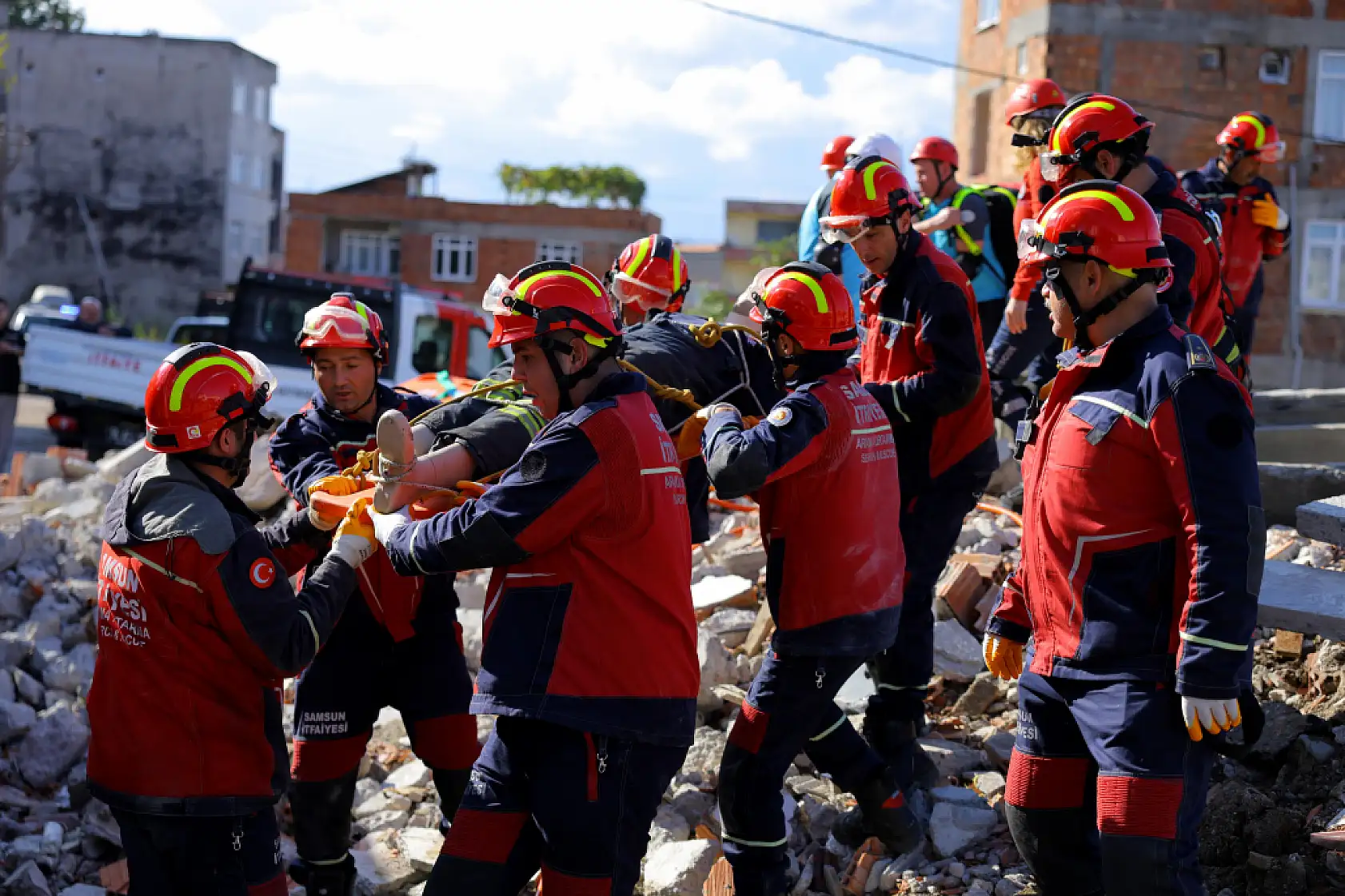 Samsun'da 6,4 büyüklüğünde deprem tatbikatı gerçeğini aratmadı