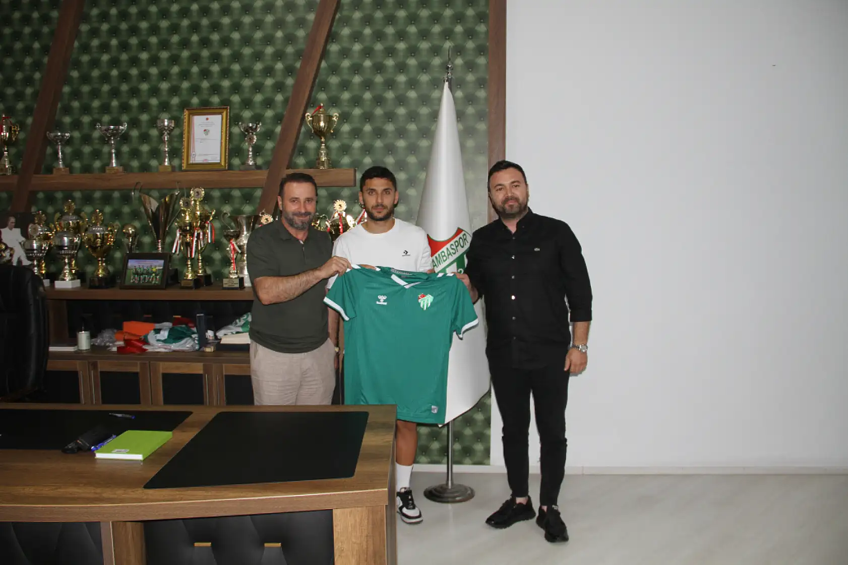 Çarşambaspor'da yeni sezon öncesi imza töreni