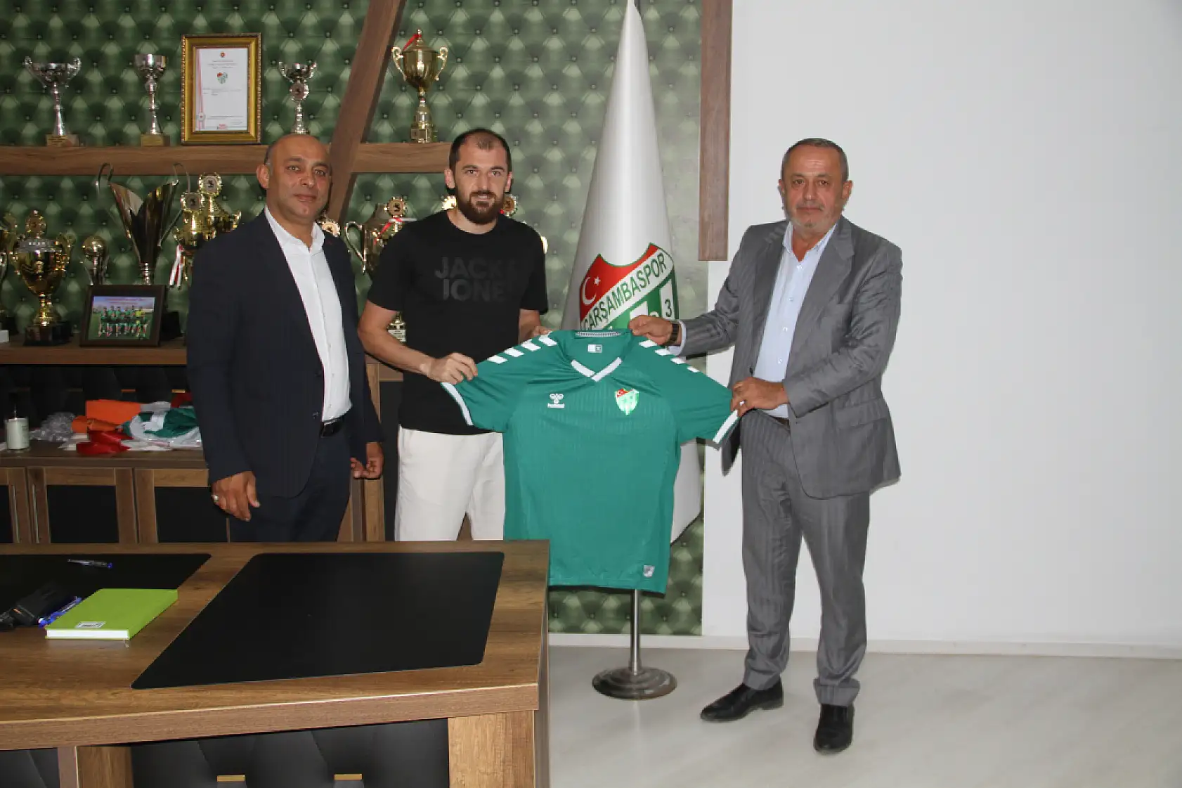 Çarşambaspor'da yeni sezon öncesi imza töreni