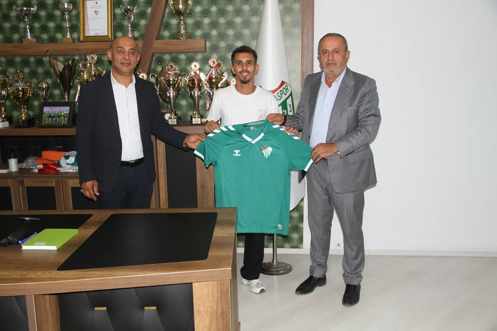 Çarşambaspor'da yeni sezon öncesi imza töreni