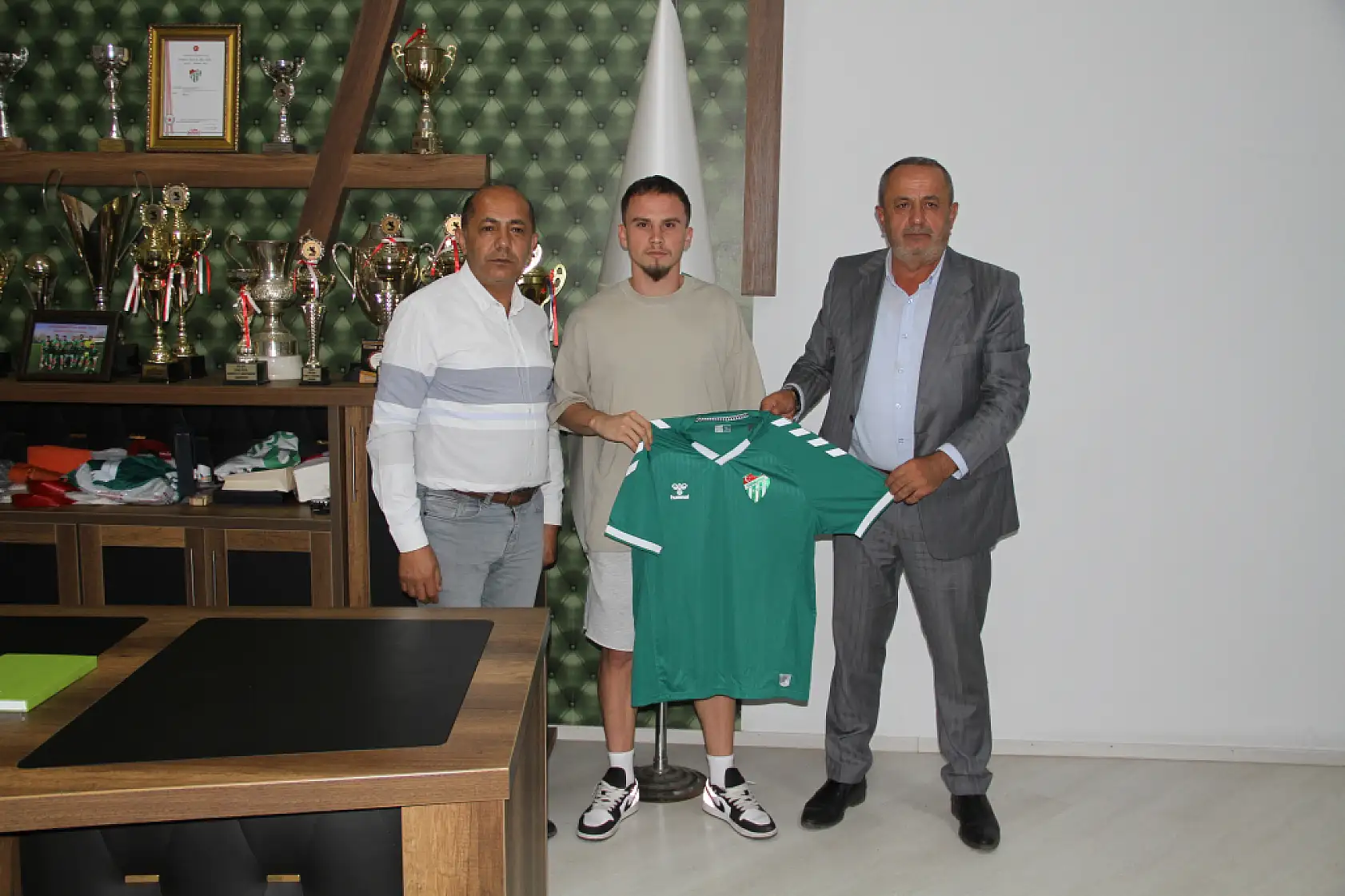 Çarşambaspor'da yeni sezon öncesi imza töreni